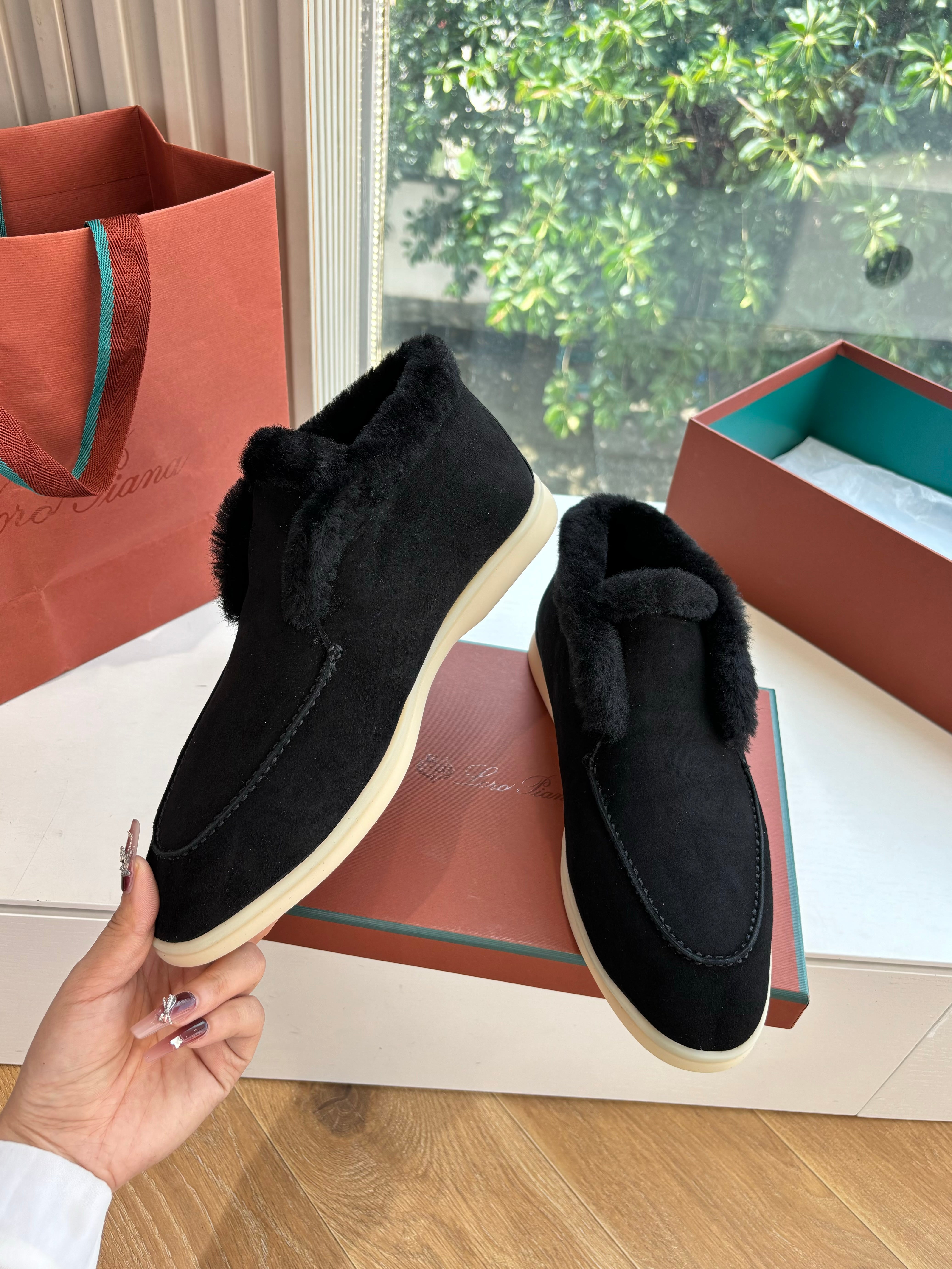 LP Open Walk Ankle Boot Black Fur Suede 507424