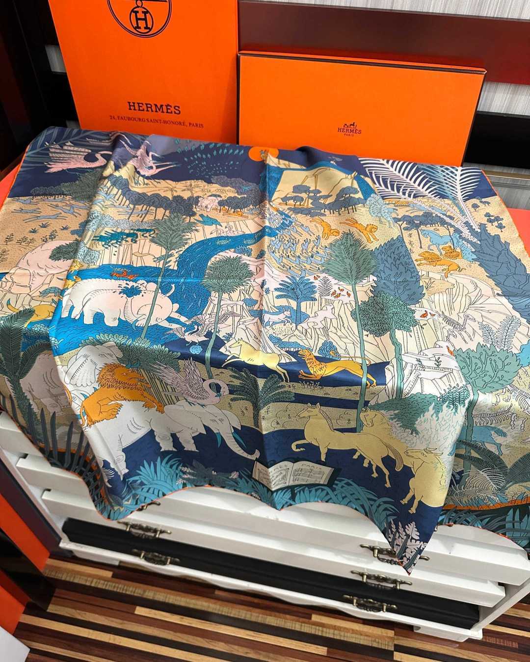 HM Scarf 90x90 Colorful Twill Silk 511156