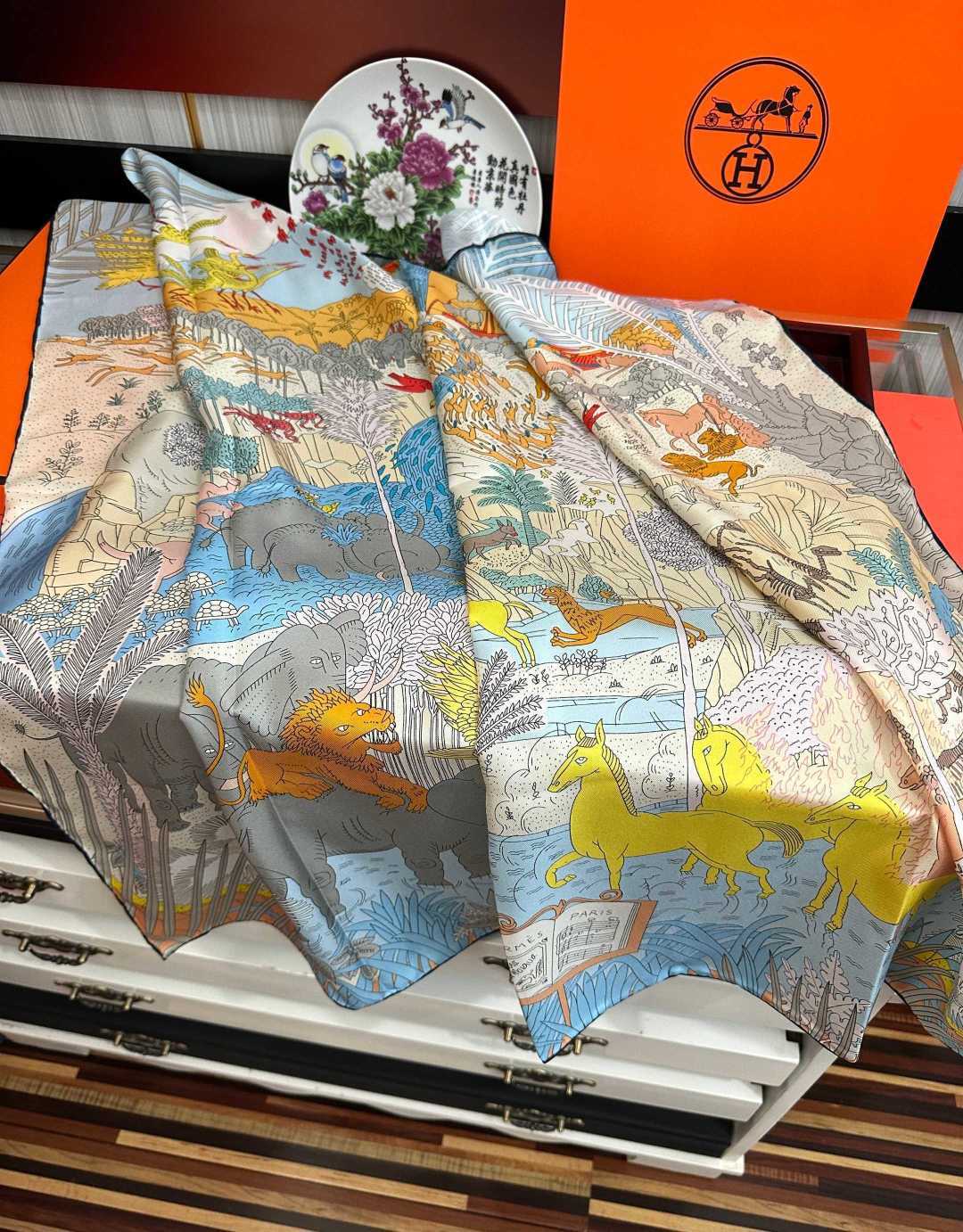 HM Scarf 90x90 Colorful Twill Silk 511157