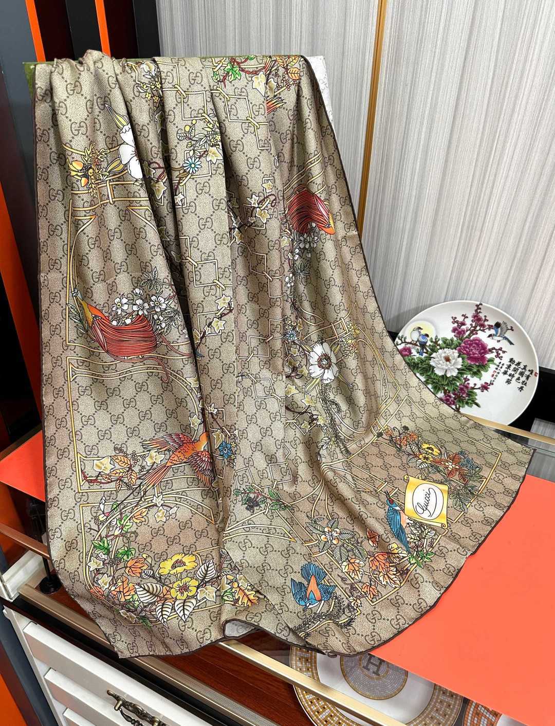 GG Scarf 90x90 Colorful Twill Silk 511172