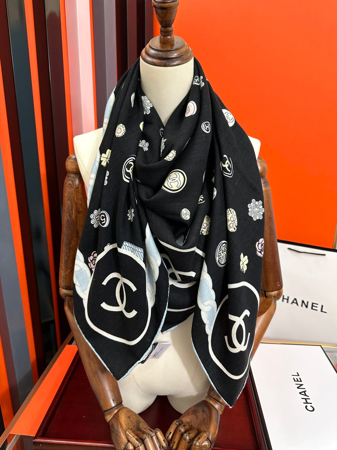 CC 26s Scarf 140 In Cashmere And Silk 445083