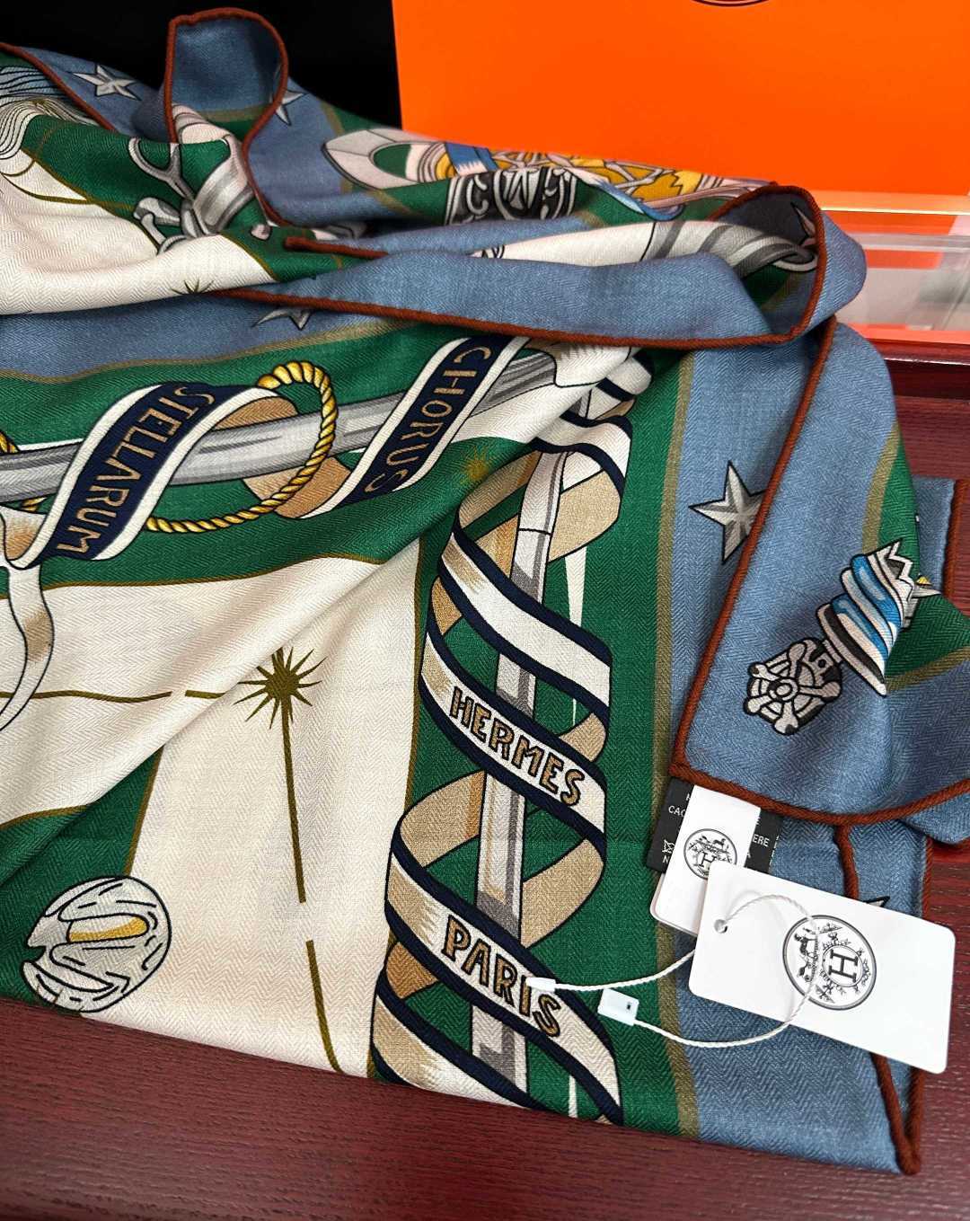 HM 26s Scarf 140 In Cashmere And Silk 475953