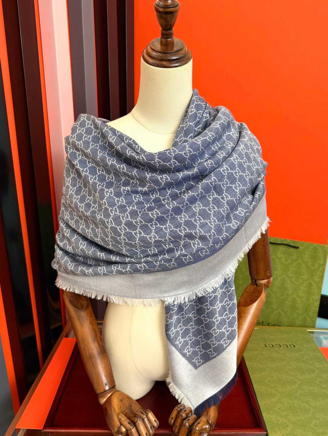 GG 26s Scarf 140 In Cashmere And Silk 521951
