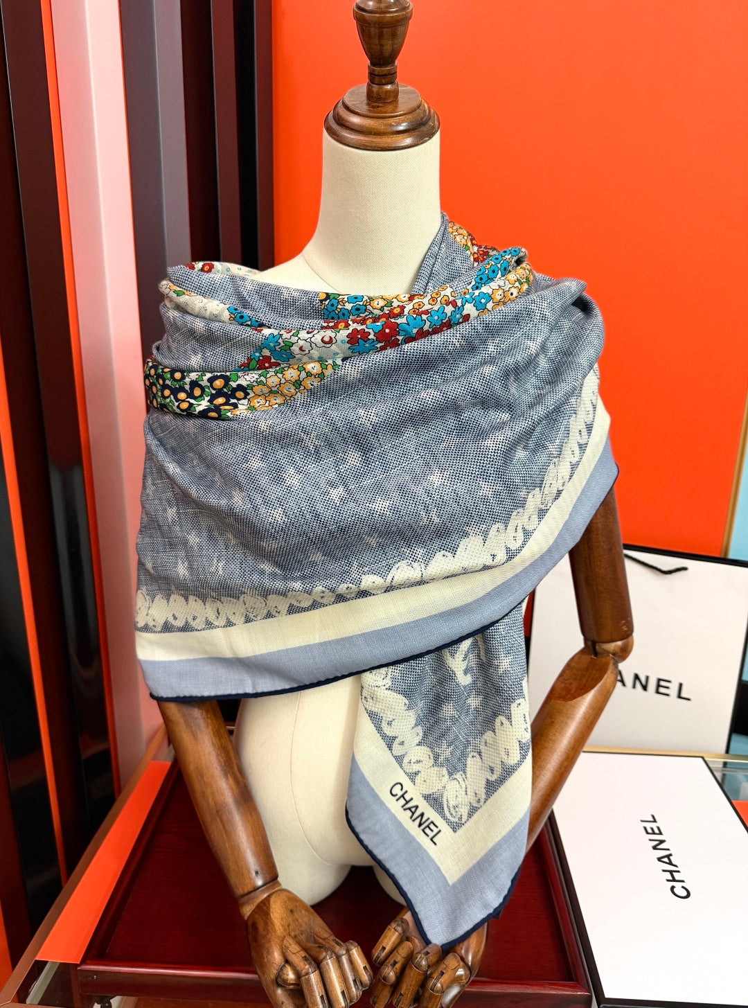 CC 26s Scarf 140 In Cashmere And Silk 521956