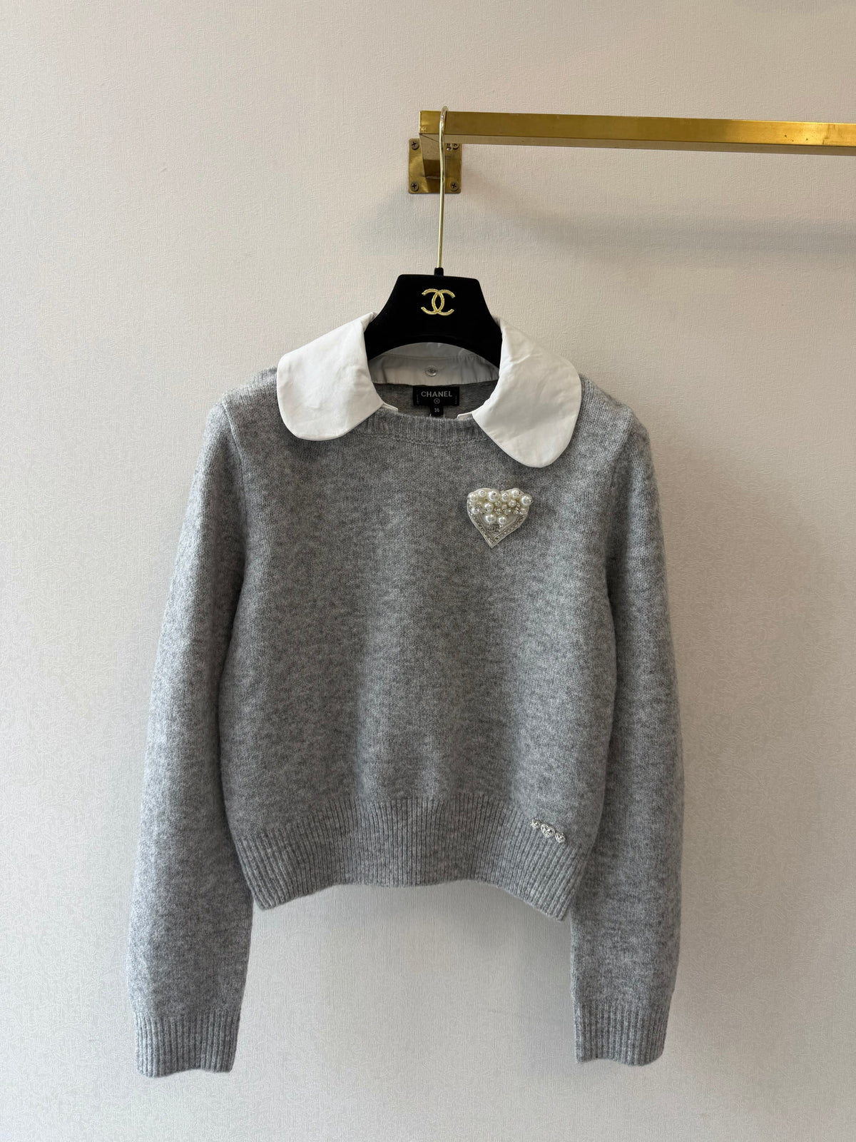 Chanel 26s Sweater Heart-Brooch Contrast-Collar Grey 429790