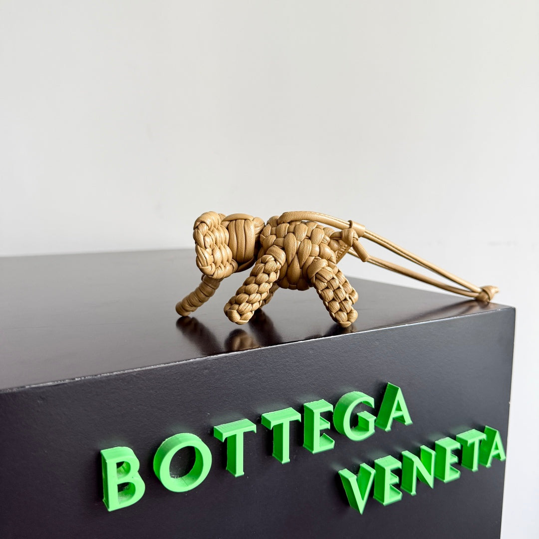 BV 25 Elephant Charm Beige leather