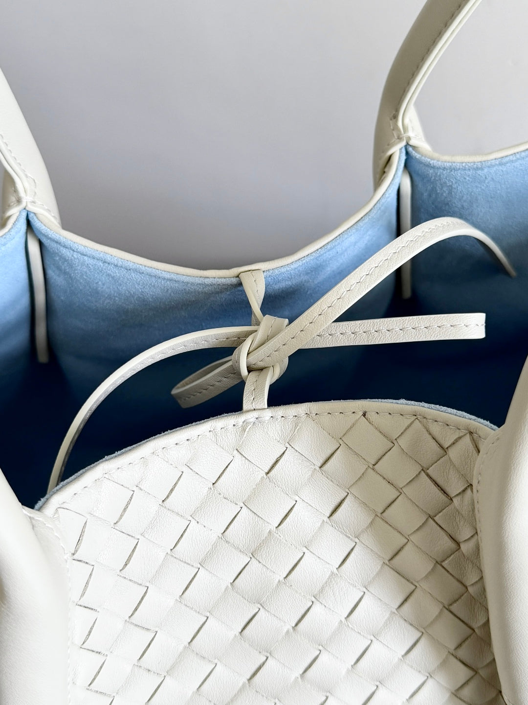 BV Pinacoteca Bag 43cm White Intrecciato Calfskin & Suede