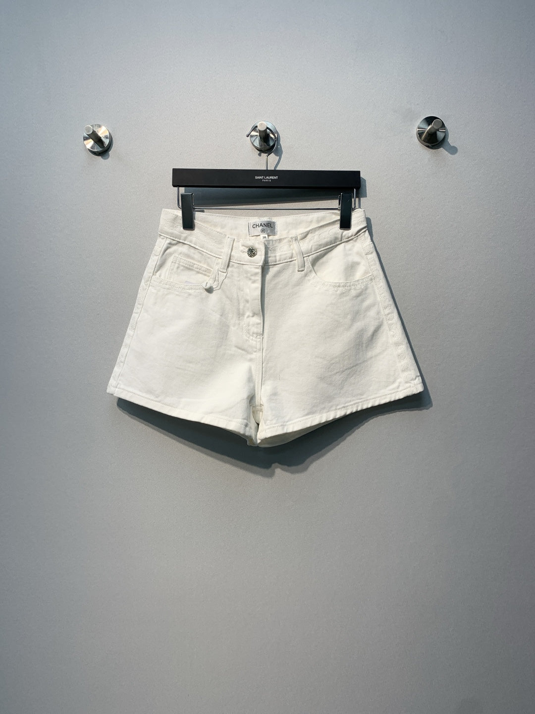 CC SS26 High-Waisted Wide-Leg Denim Shorts White Cotton 350943
