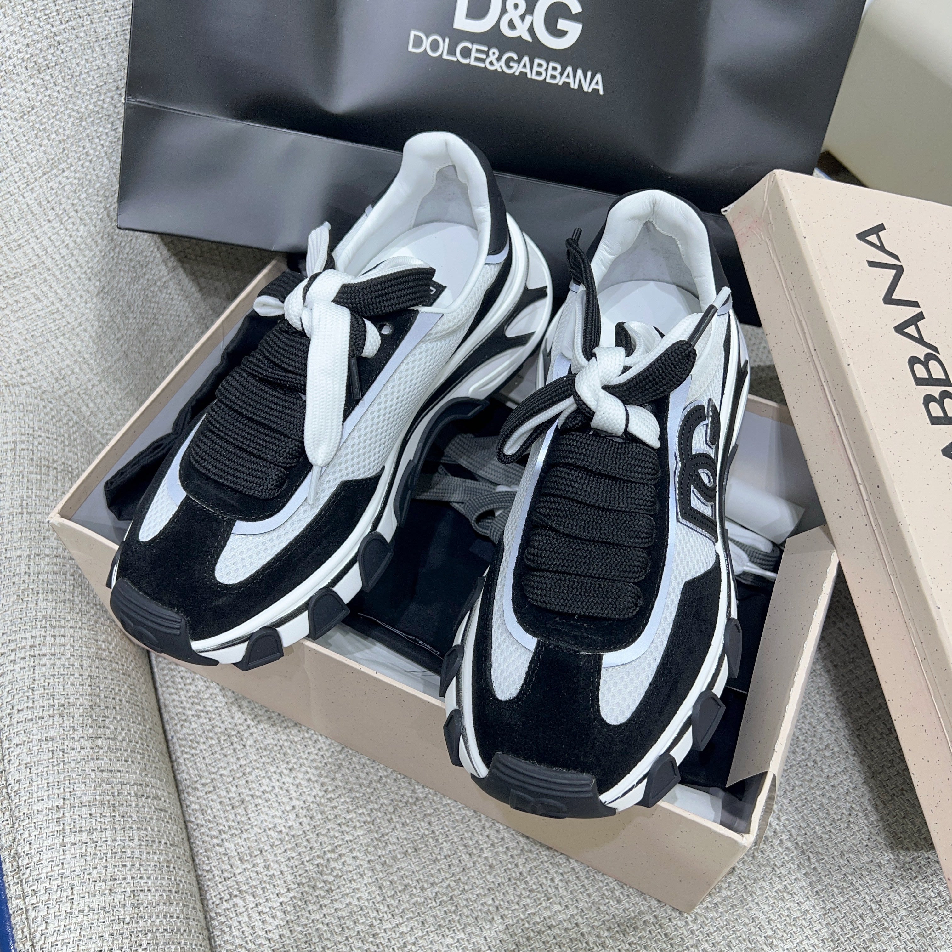 DG Country Road Sneakers Black White Mesh Suede 852465