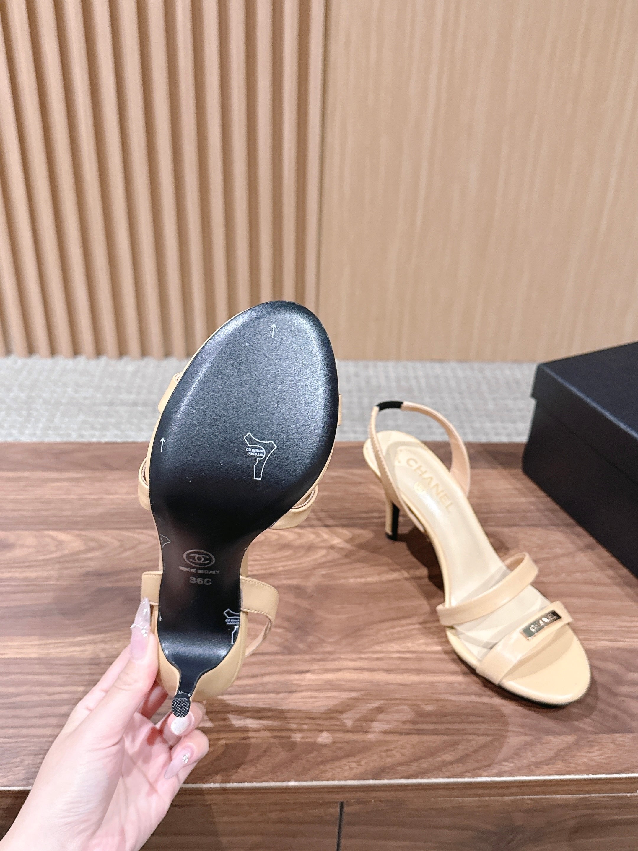 CC 26SS Sandal 8.5cm Beige Elephant Leather 692565