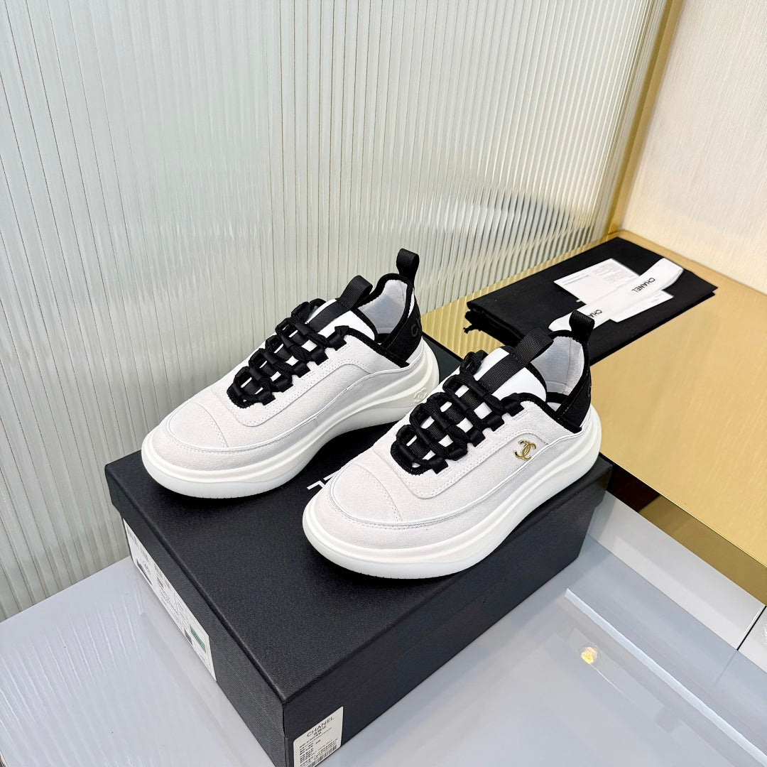 CC 26s Casual Sneakers Cream Suede 928043