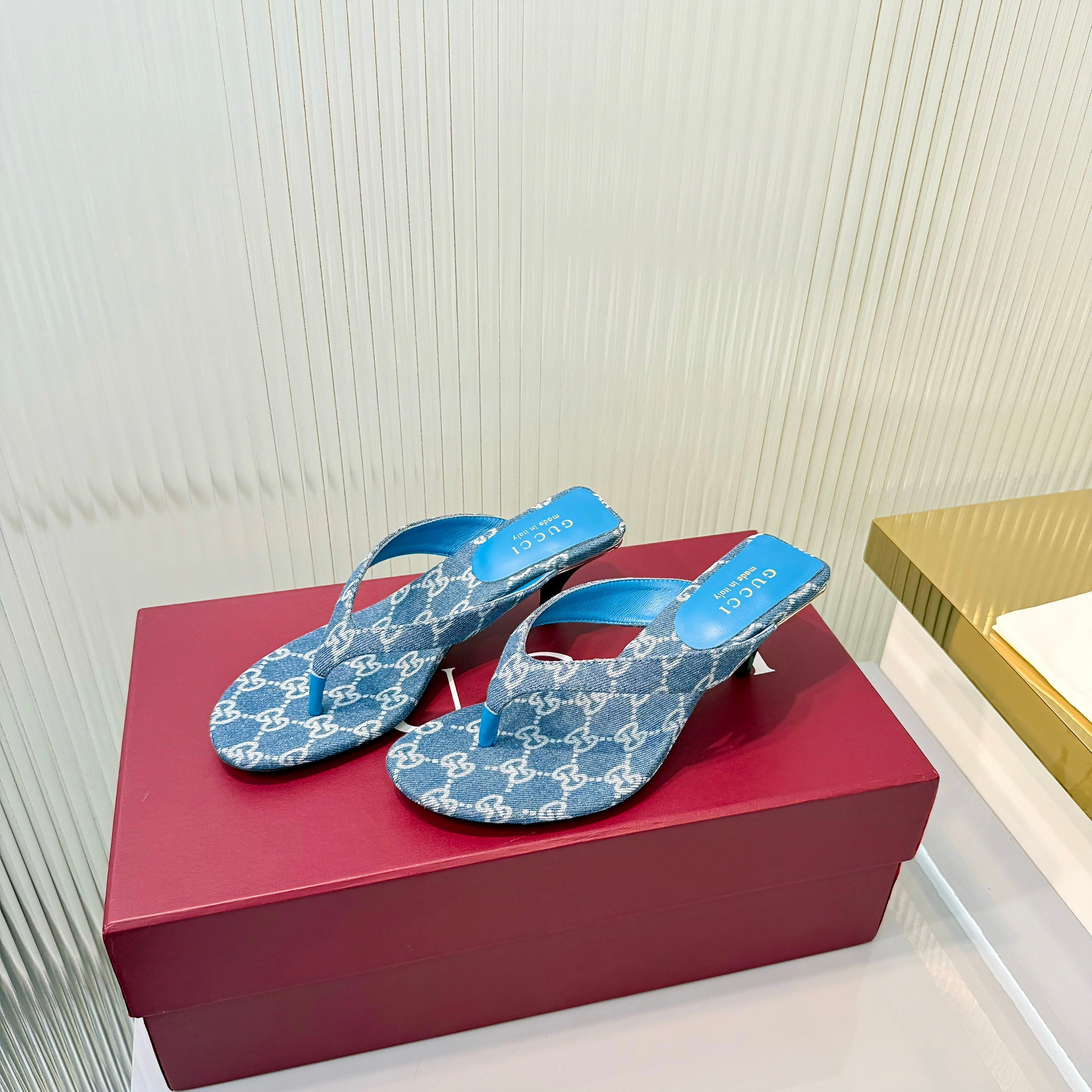 GG Vittoria Thong Sandals Blue Canvas 714873