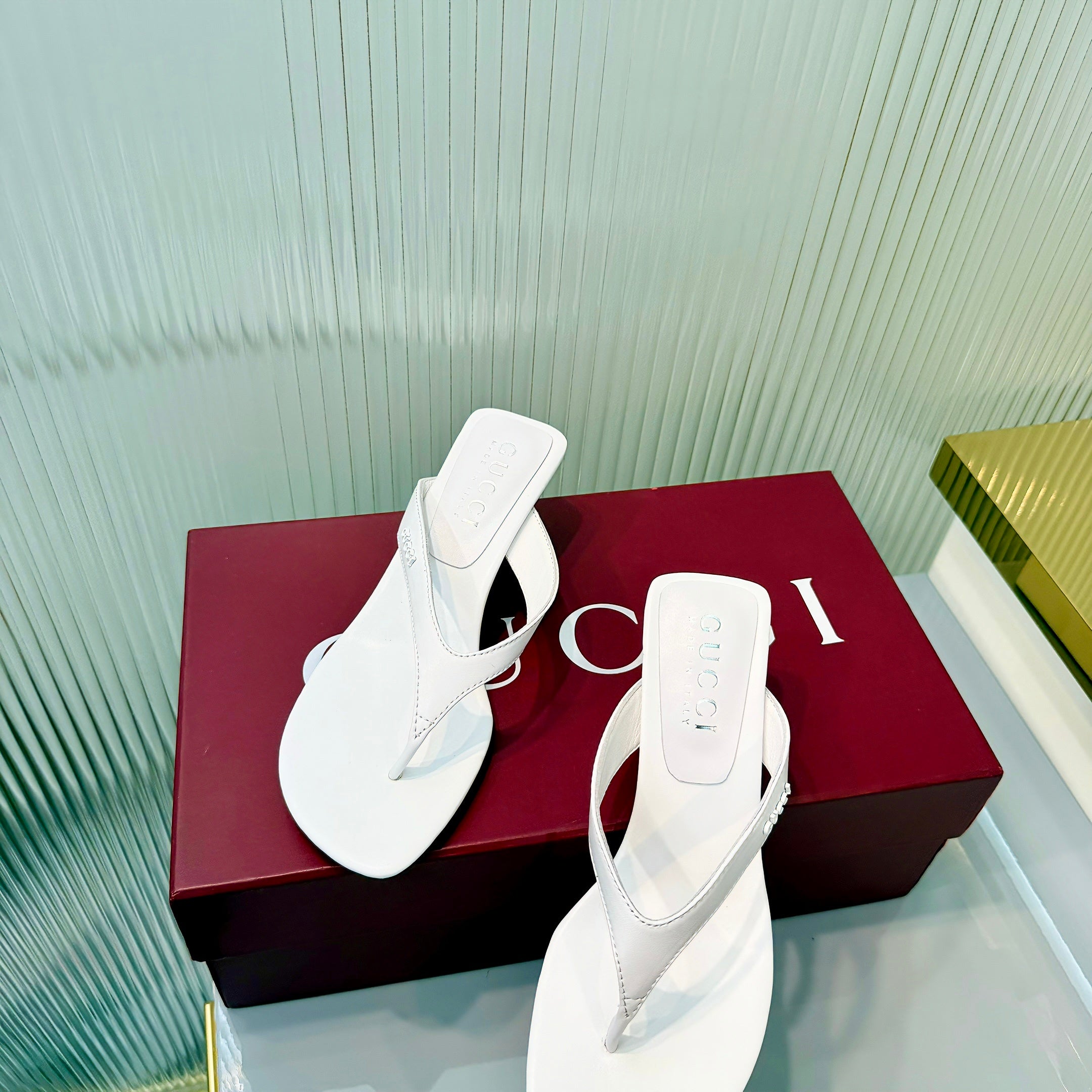 GG Vittoria Thong Sandals White Leather 714886