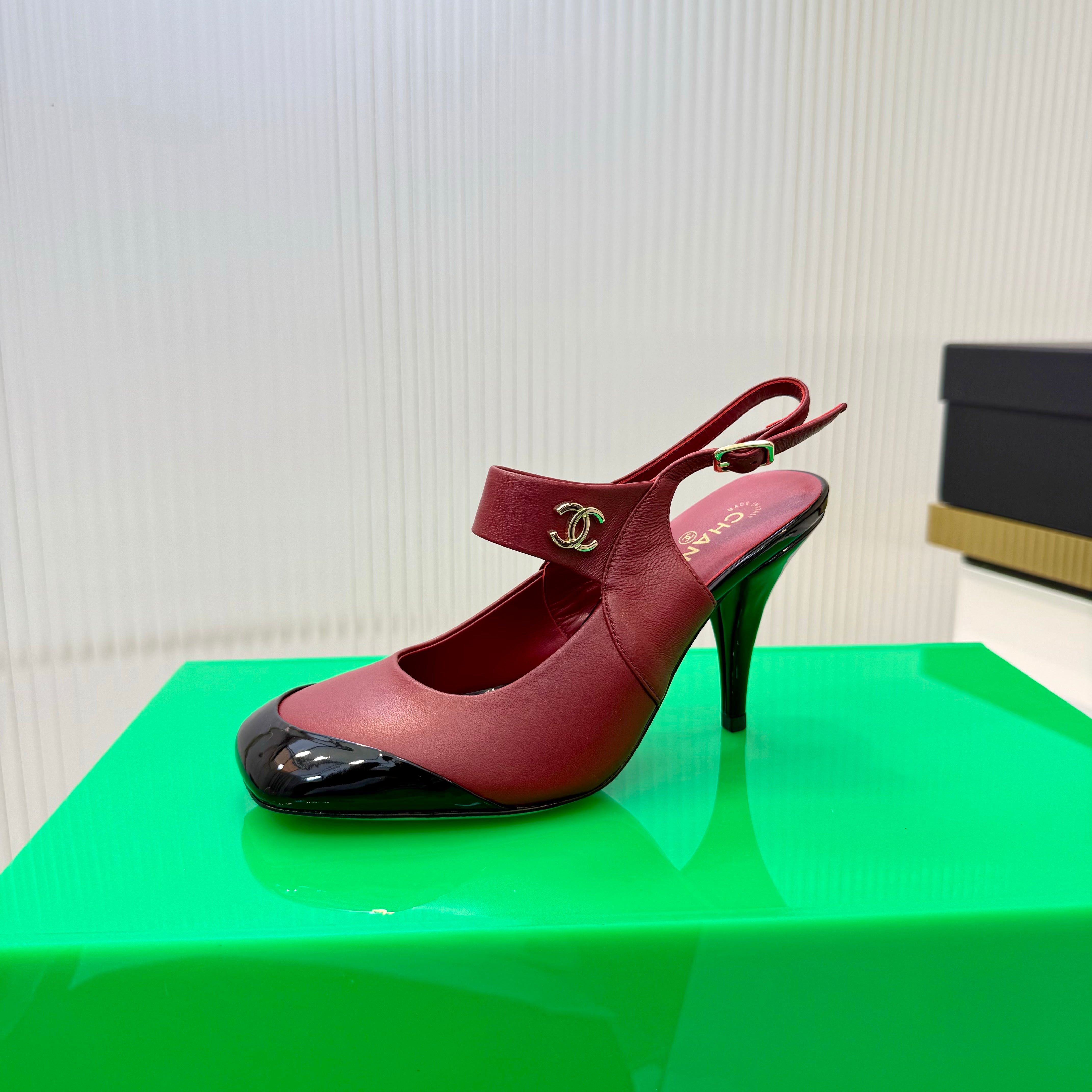 CC 26s Slingback 8.5cm Black Burgundy Lambskin Patent Leather 924360