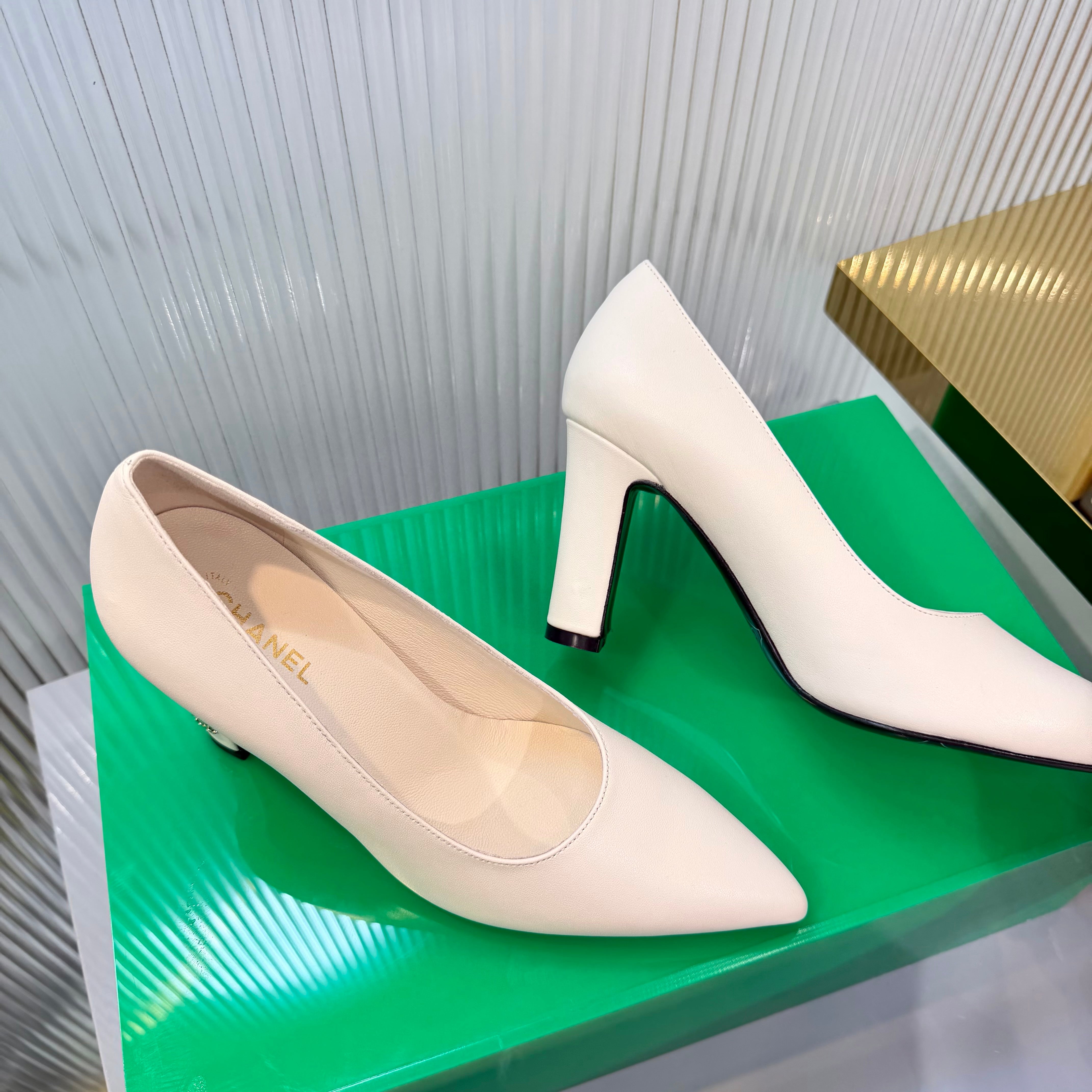 CC 26s Pumps 8.5cm Cream Lambskin 924308