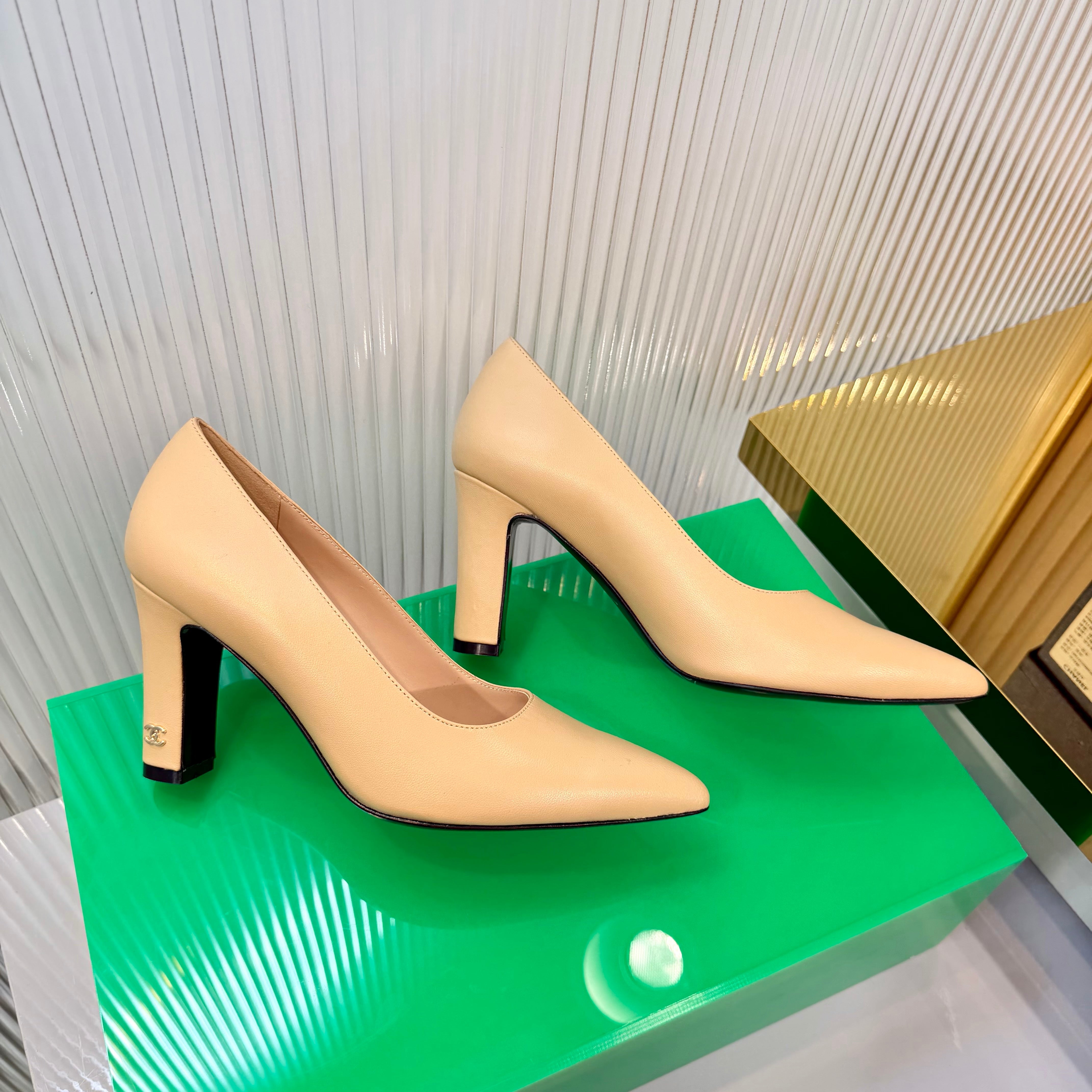 CC 26s Pumps 8.5cm Beige Lambskin 924311