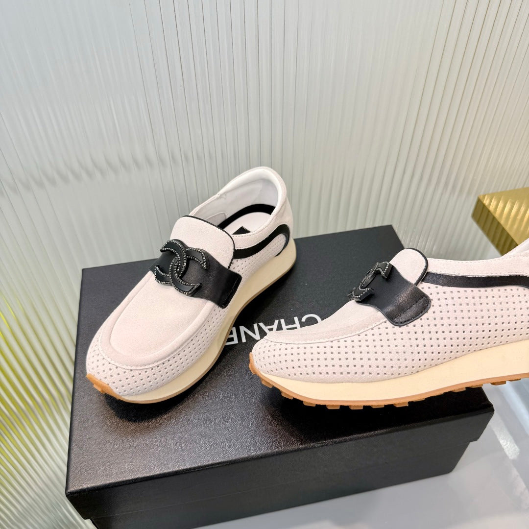 CC 26s Casual Sneakers Cream Suede 927082