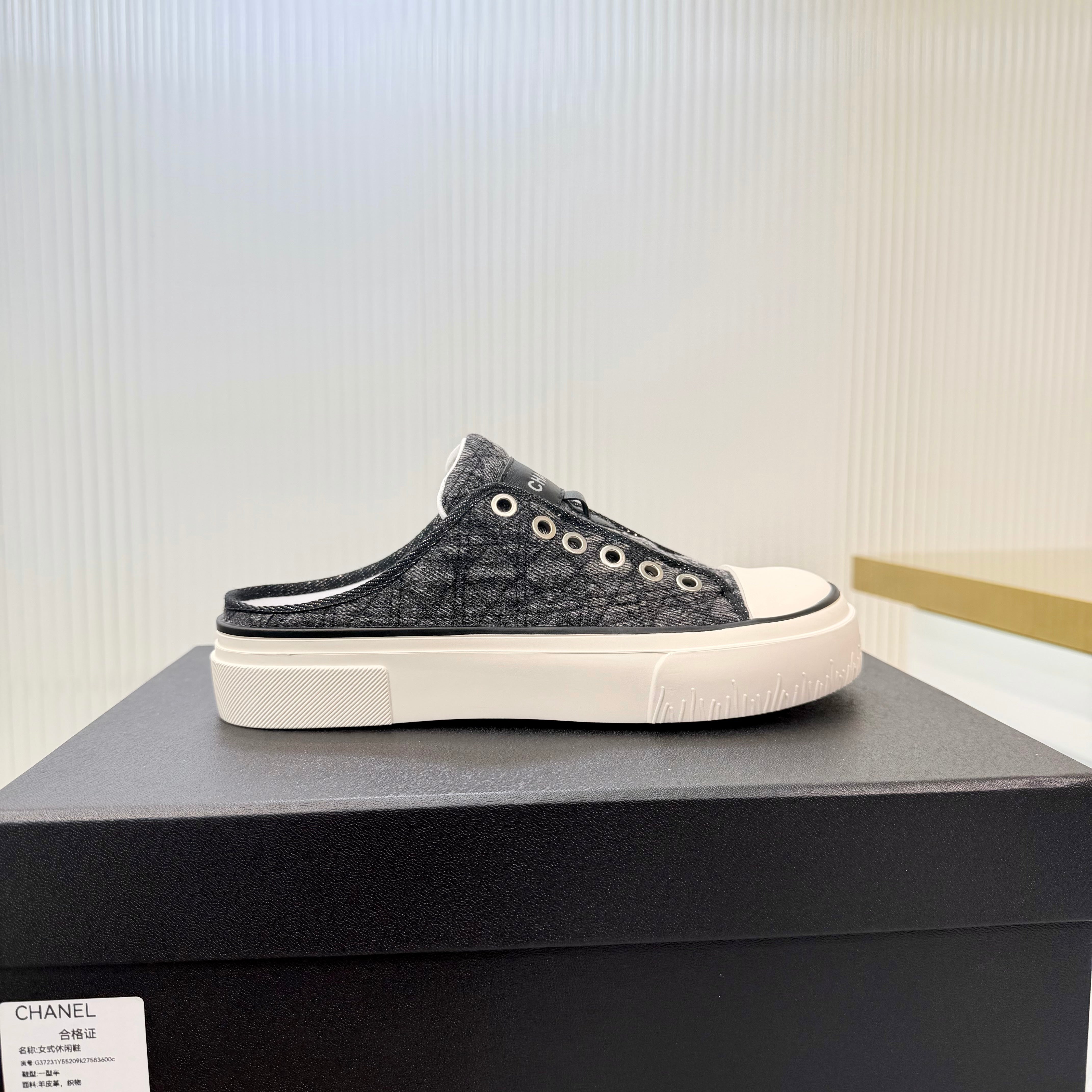 CC 26s Casual Sports Mules Black White Suede Cowhide 924003