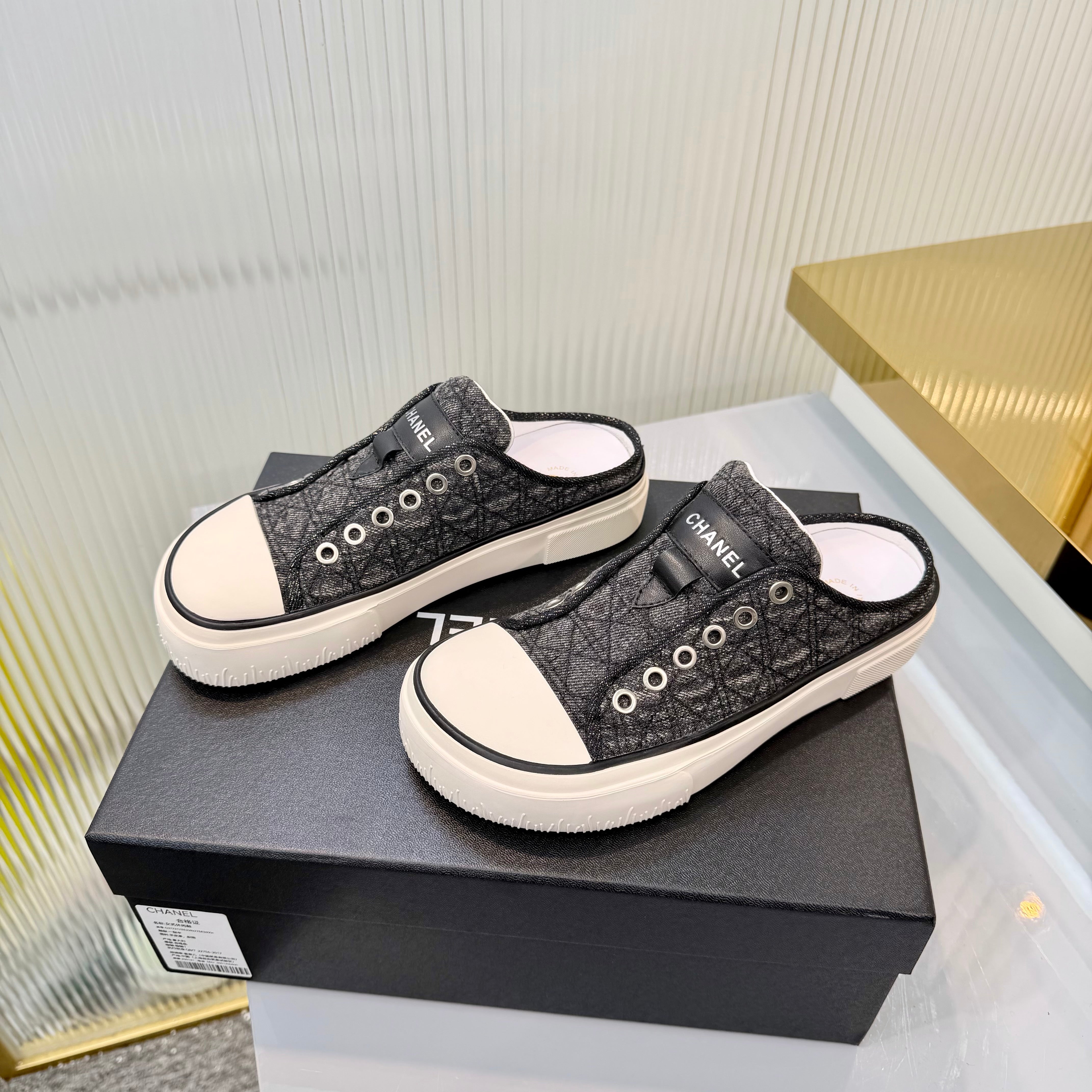 CC 26s Casual Sports Mules Black White Suede Cowhide 924003