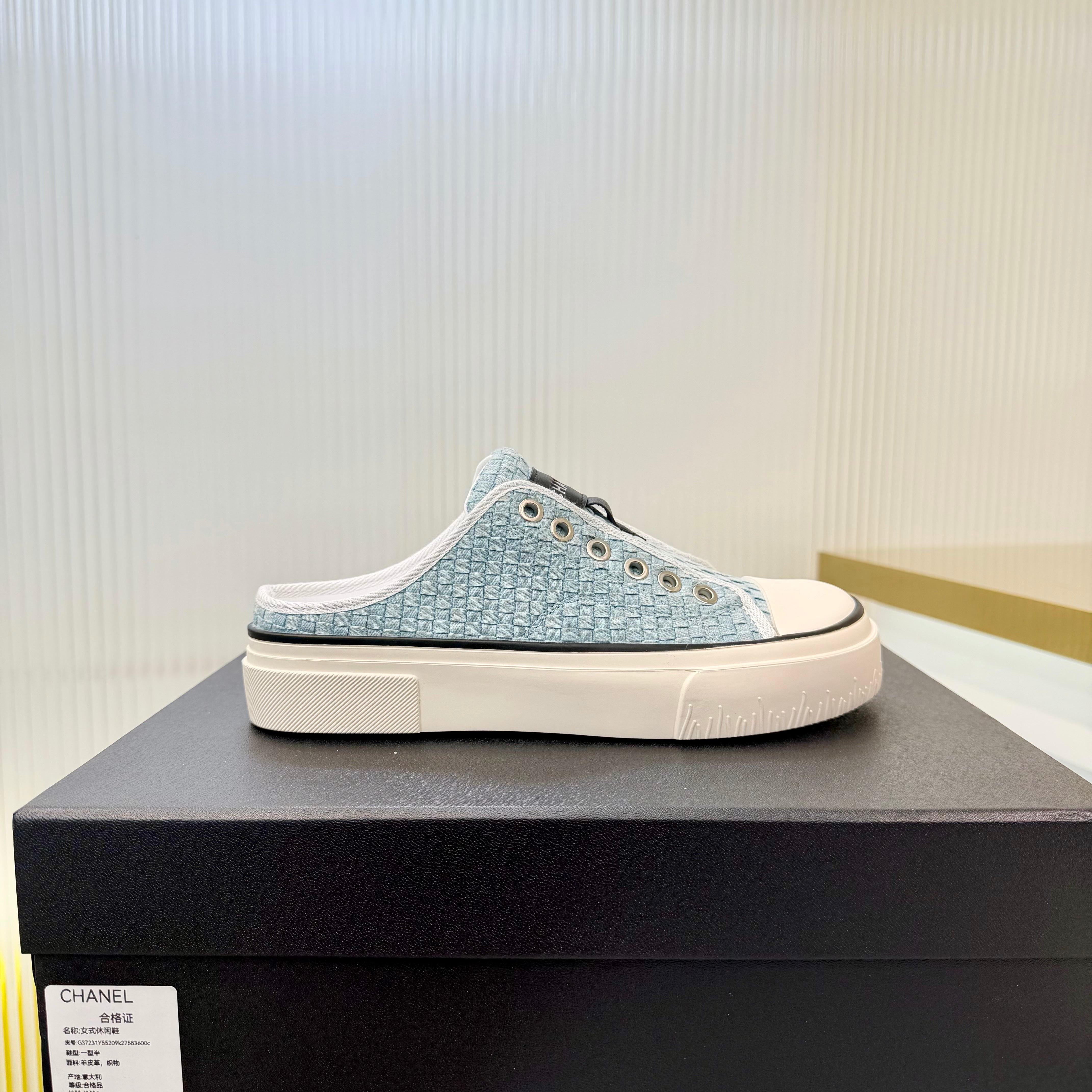CC 26s Casual Sports Mules White Blue Suede Cowhide 924004