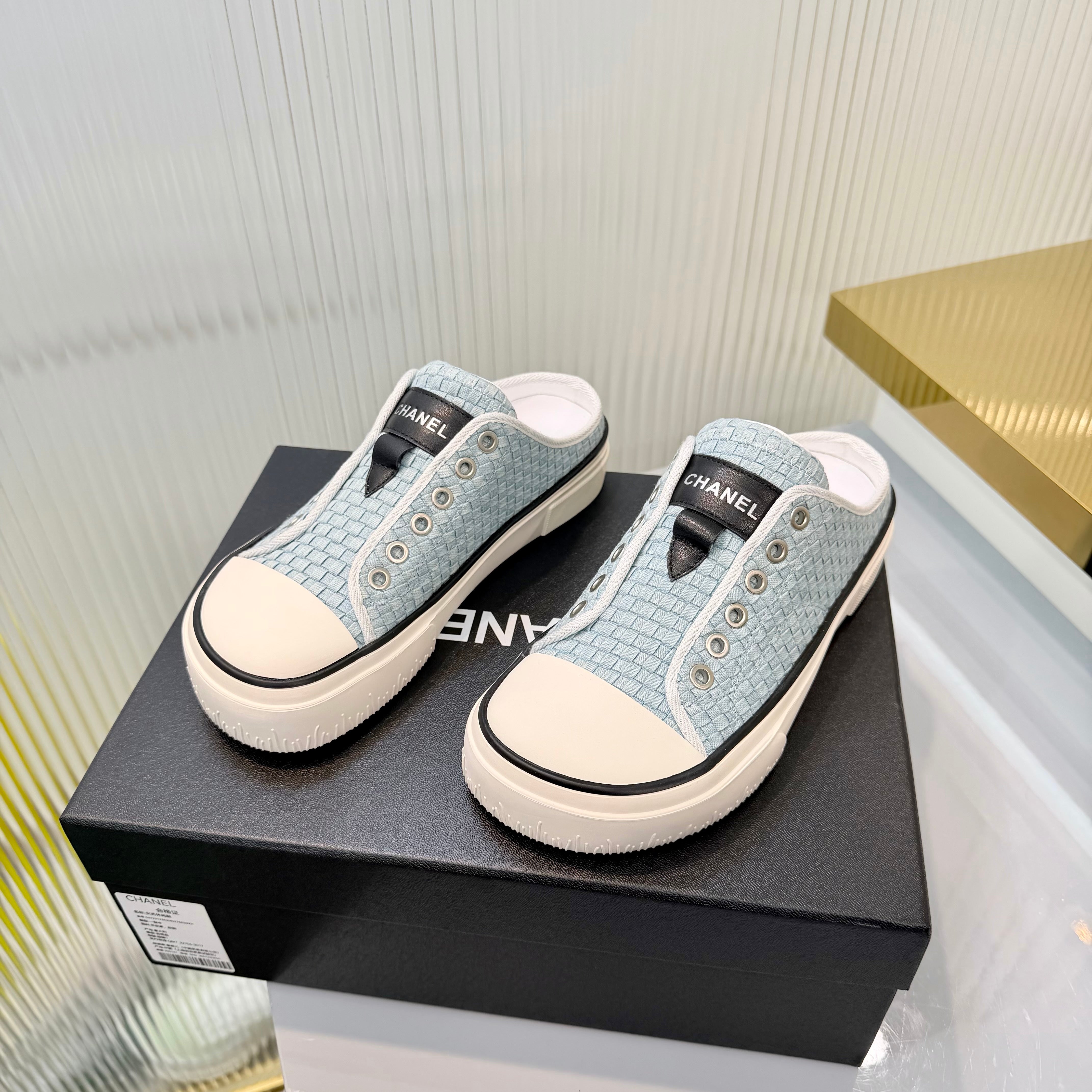 CC 26s Casual Sports Mules White Blue Suede Cowhide 924004