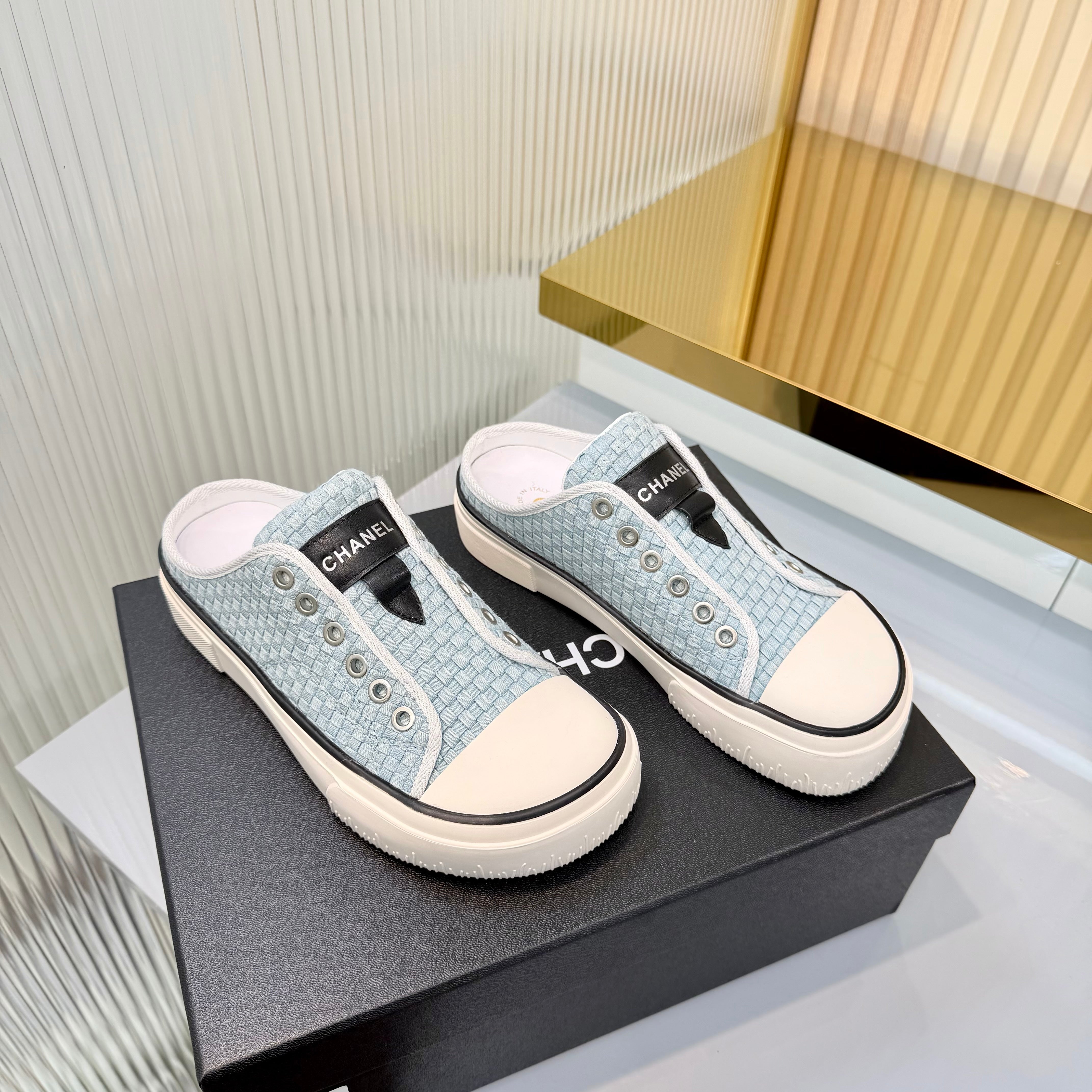 CC 26s Casual Sports Mules White Blue Suede Cowhide 924004