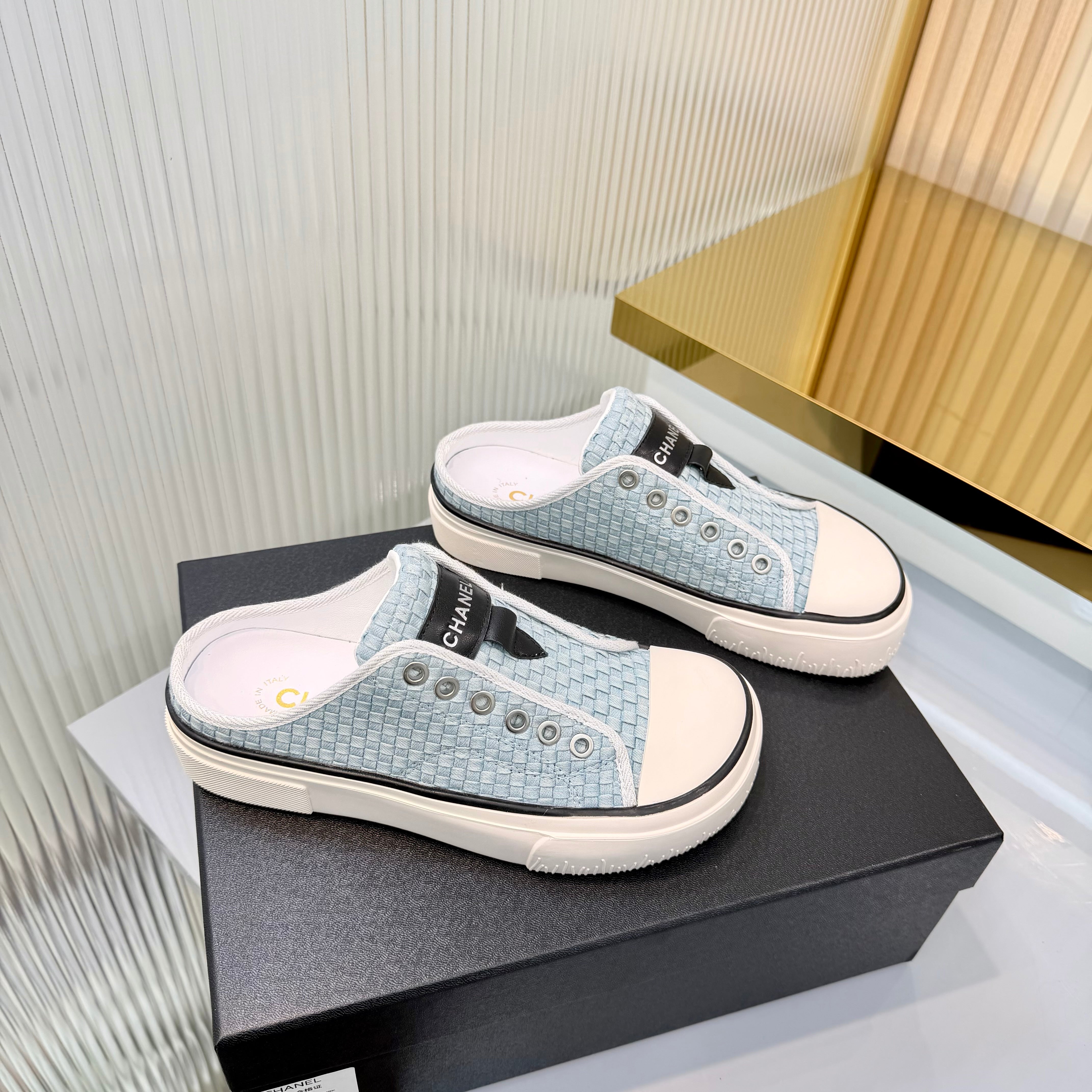 CC 26s Casual Sports Mules White Blue Suede Cowhide 924004