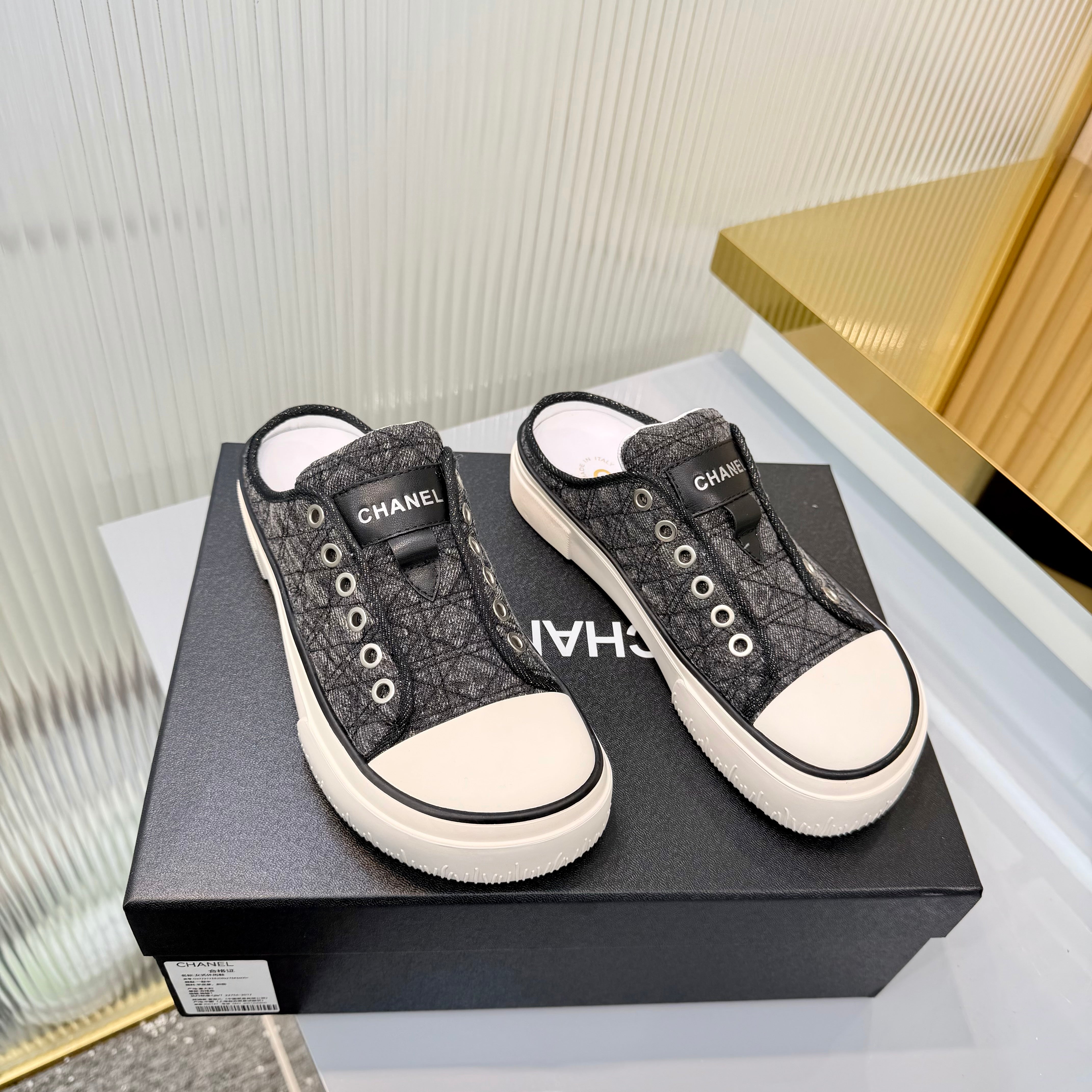 CC 26s Casual Sports Mules Black White Suede Cowhide 924003