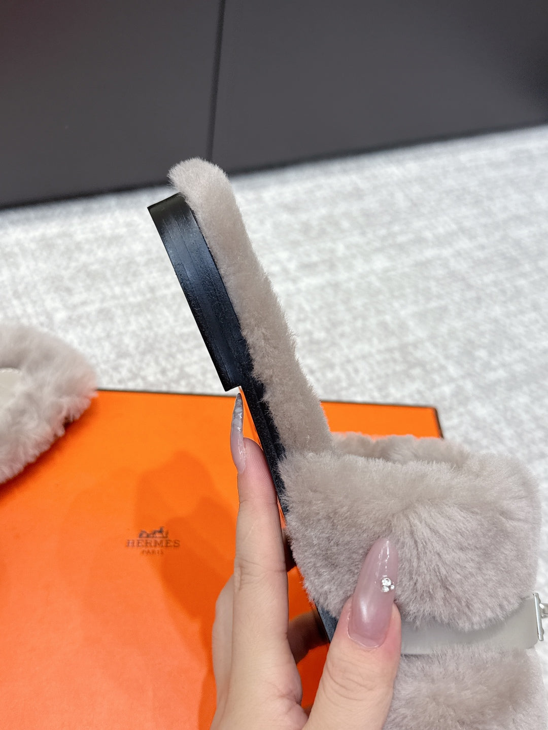 HM 25s H Shaped Slipper with Buckle Gray Shearling 462197