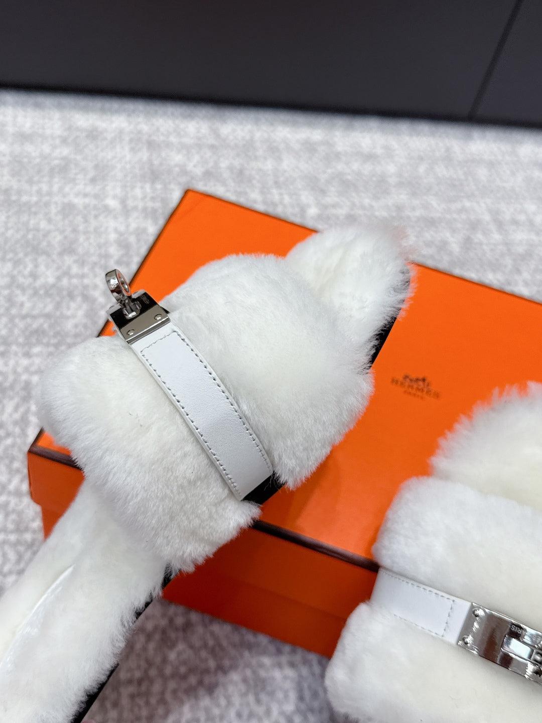 HM 25s Slipper with Buckle White Fur 462202