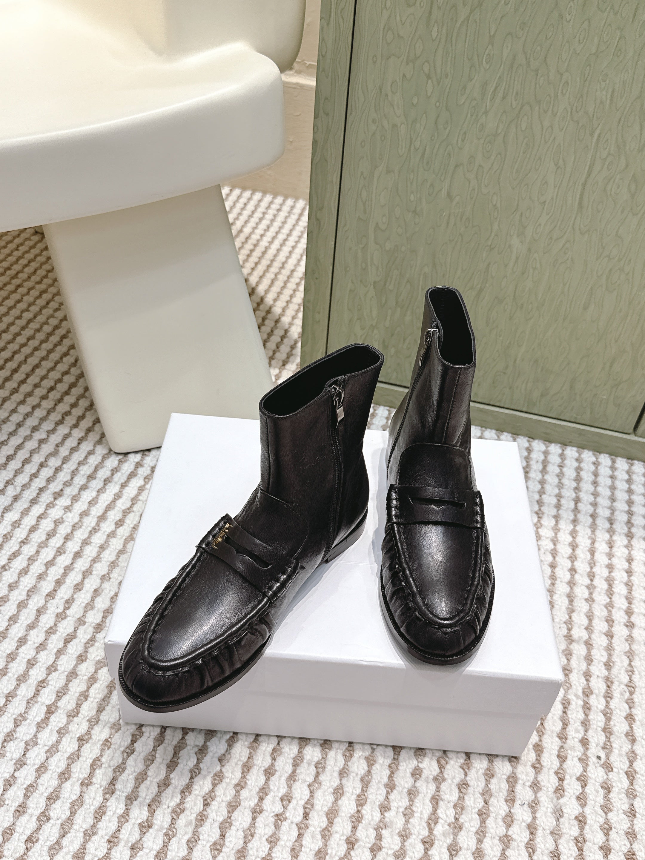 YSL 2025 High-top Boot Black Calfskin 569419