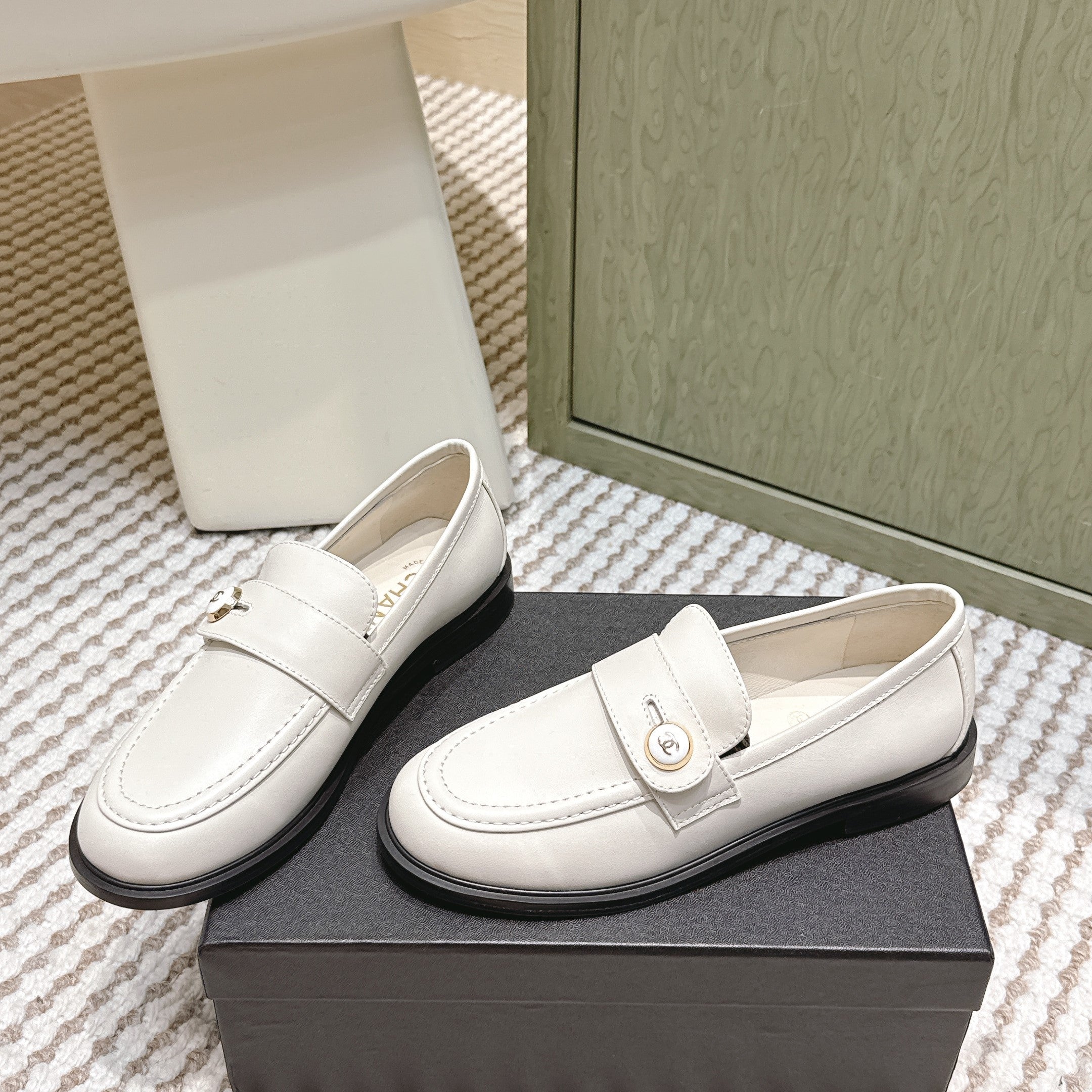 CC 26SS Loafers 3cm White Cowhide 653492
