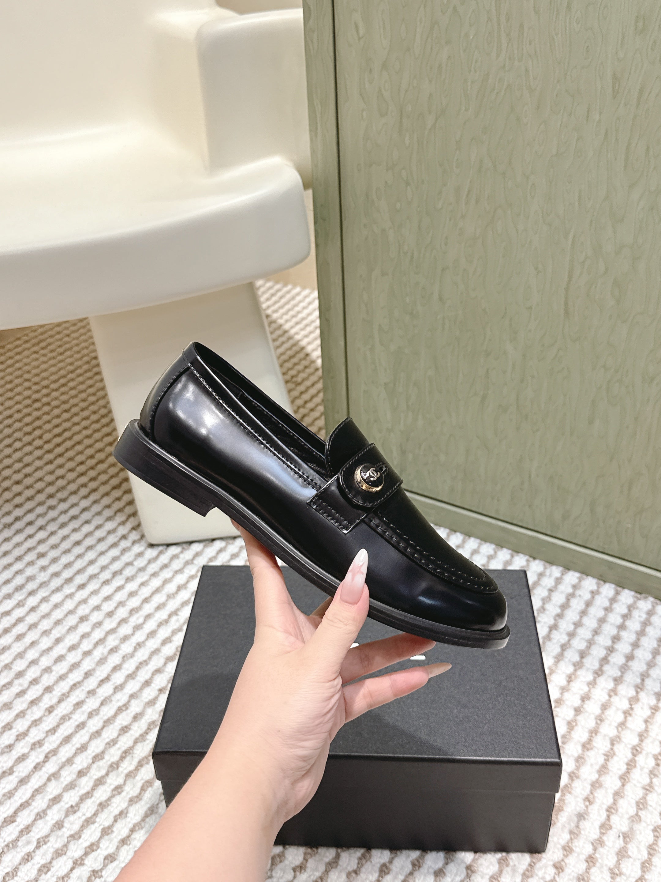 CC 26SS Loafers 3cm Black Glossy Cowhide 653493
