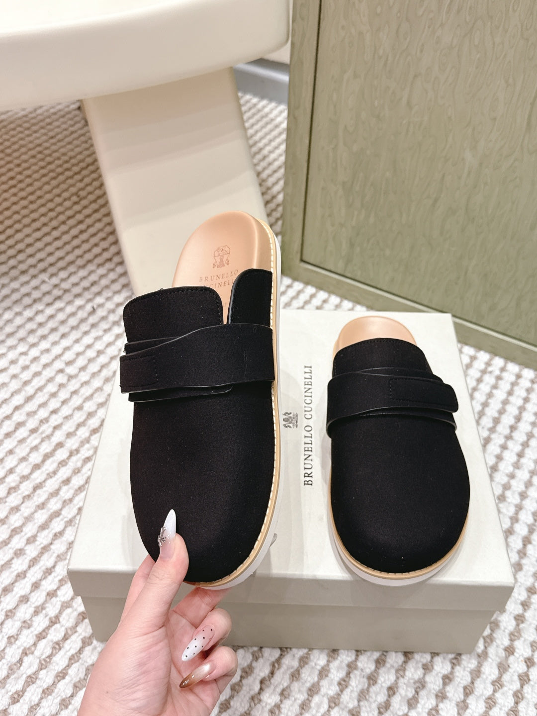 Brunello 26s Closed-Toe Men's Slippers Black Suede 612231