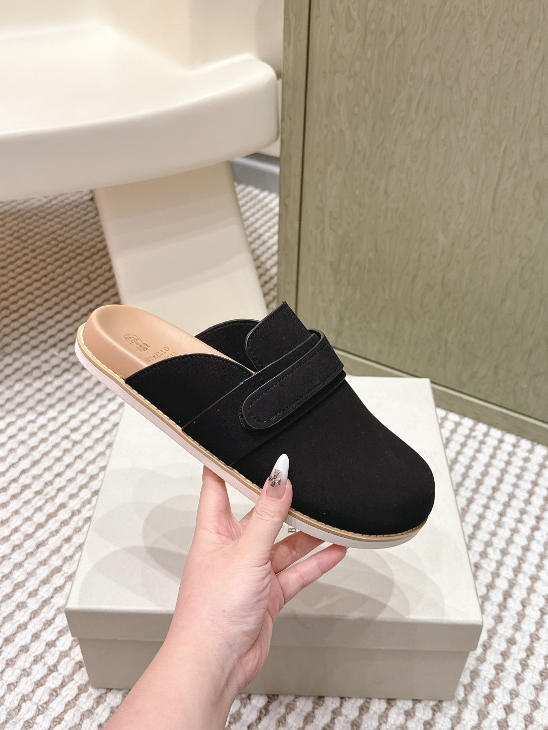 Brunello 26s Closed-Toe Men's Slippers Black Suede 612231