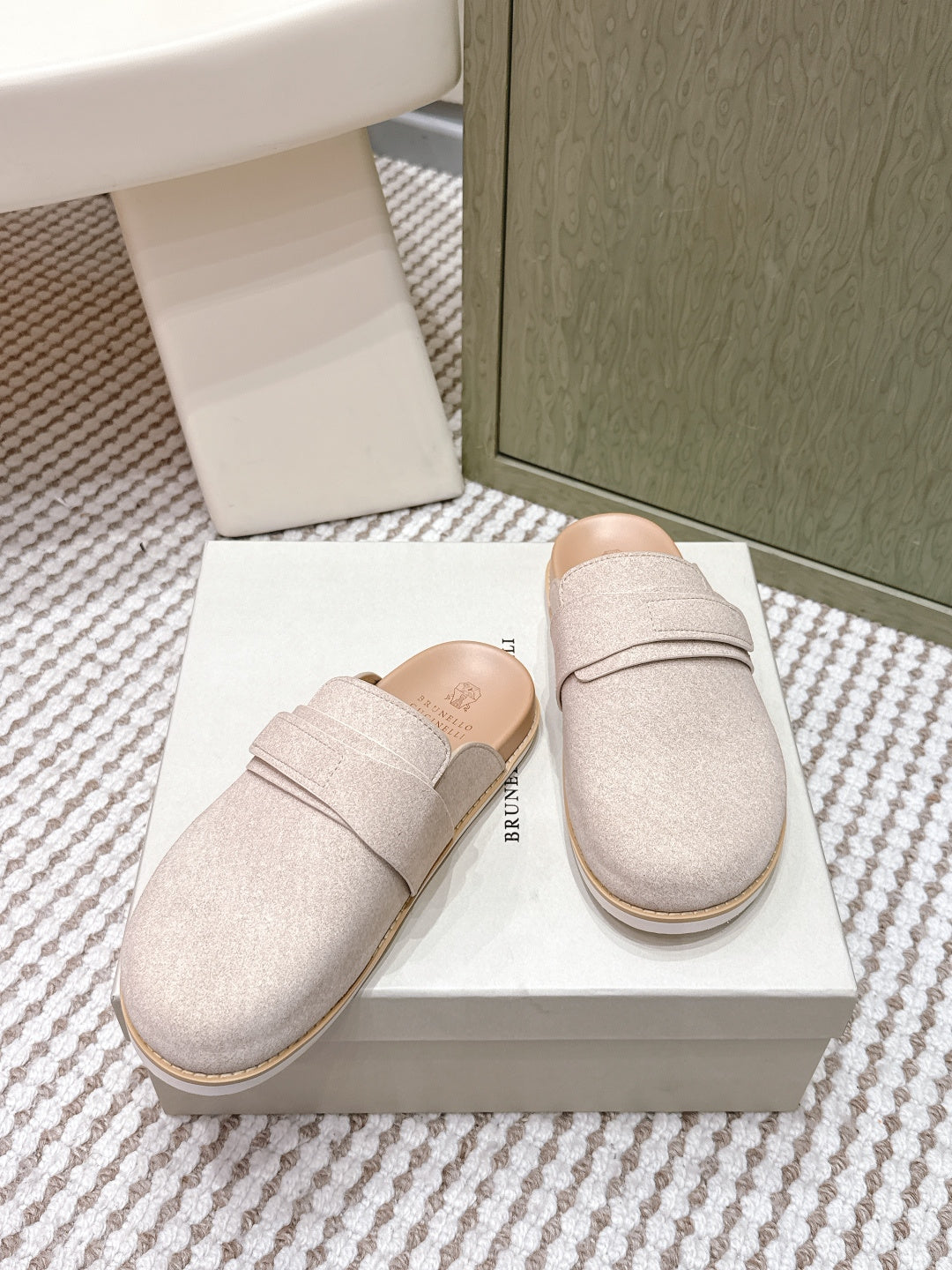 Brunello 26s Closed-Toe Men's Slippers Light Taupe Suede 612232