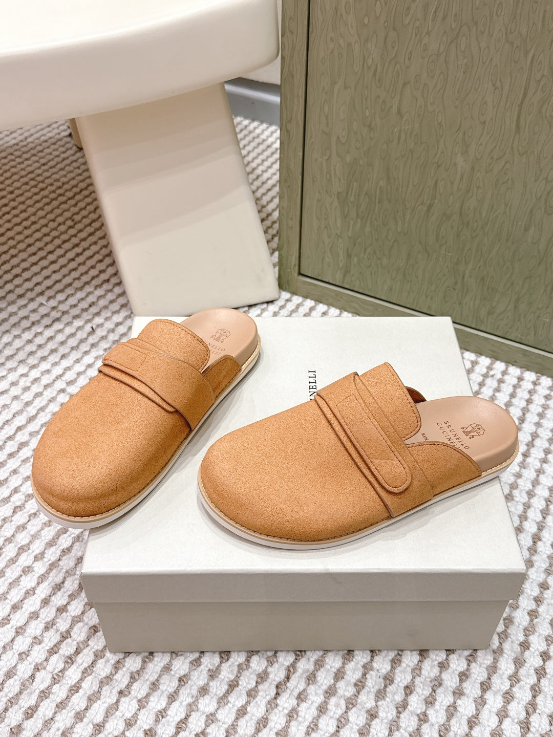 Brunello 26s Closed-Toe Men's Slippers Light Brown Suede 612234
