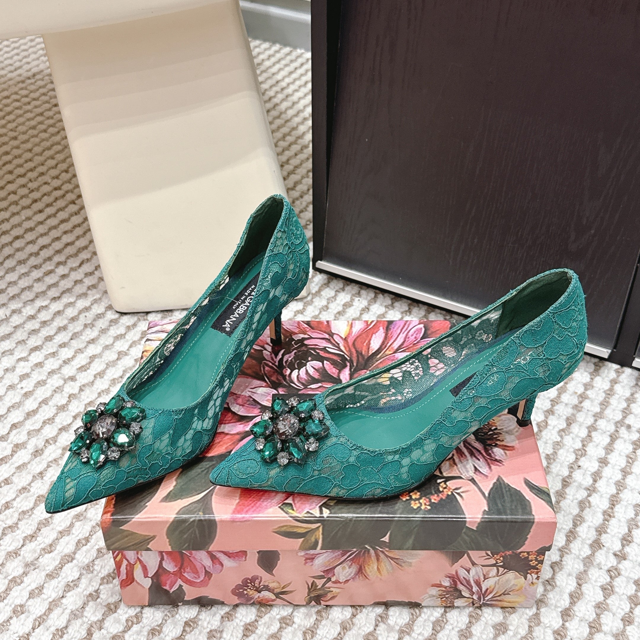 DG Pumps Crystals 6.5cm Teal Green Taormina Lace 663078