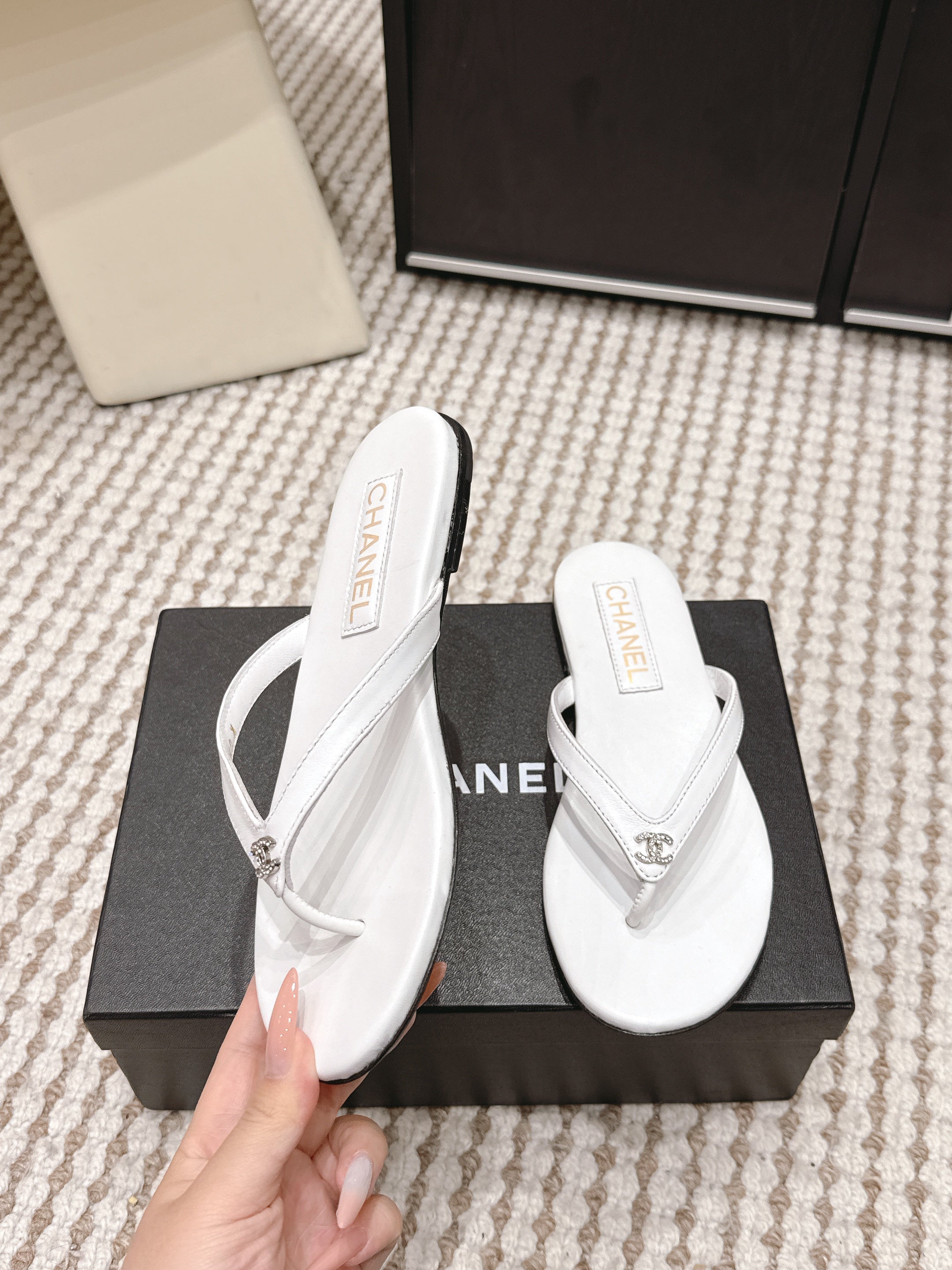 CC 26ss Flip-Flops White Sheepskin 653597
