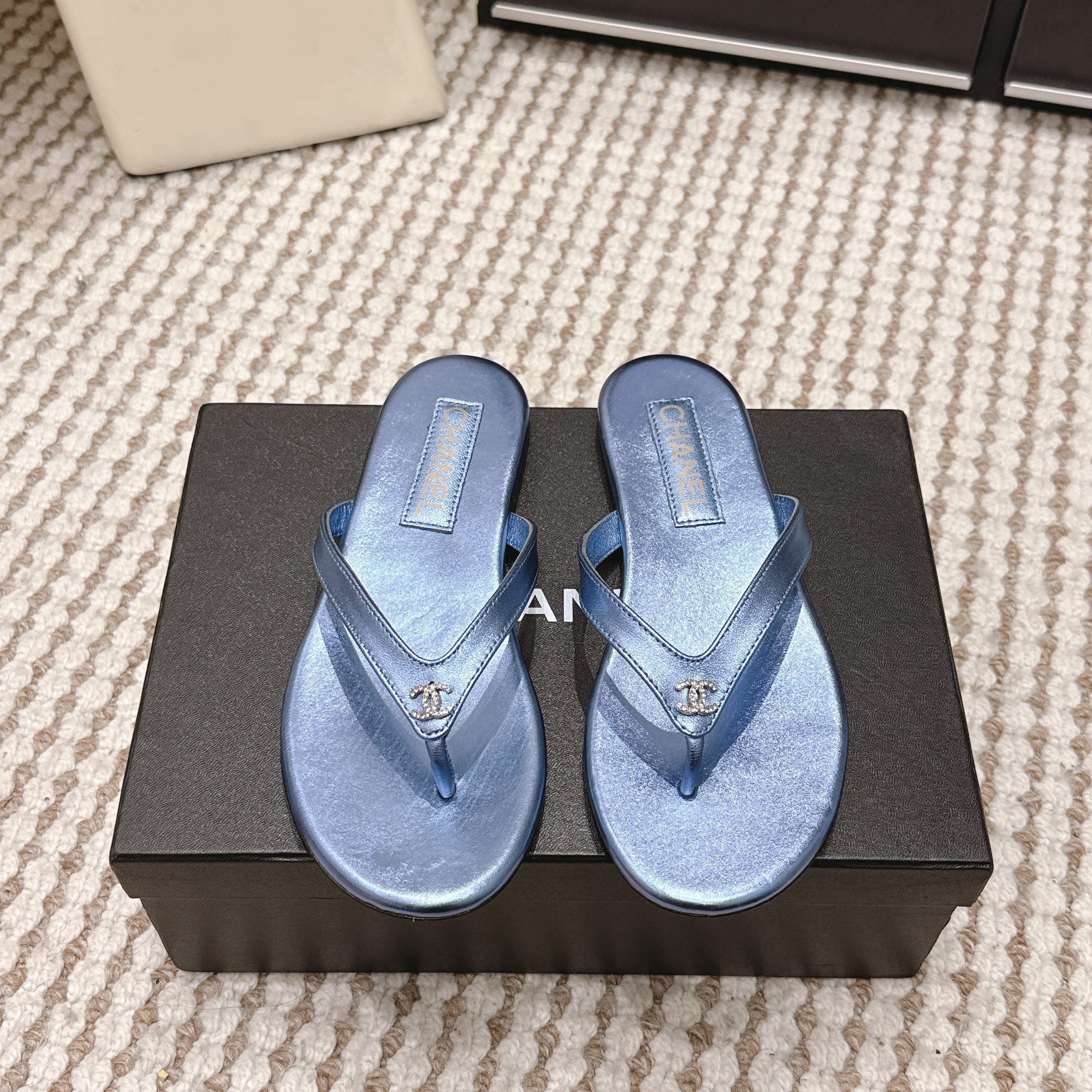 CC 26ss Flip-Flops Dark Blue Metalic Sheepskin 653599