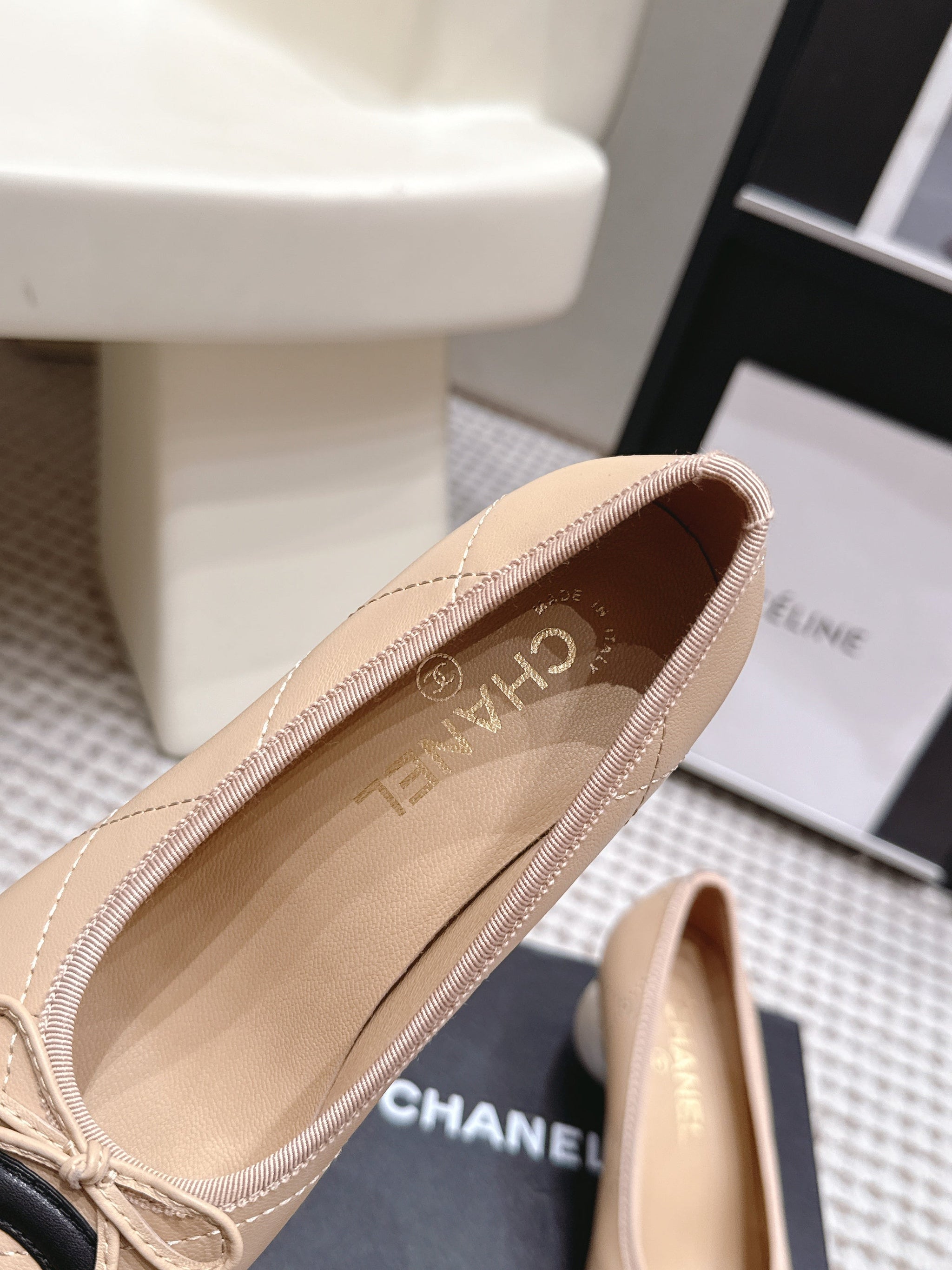 CC 26s Pearl High Heels 5.5cm Beige Black Calfskin