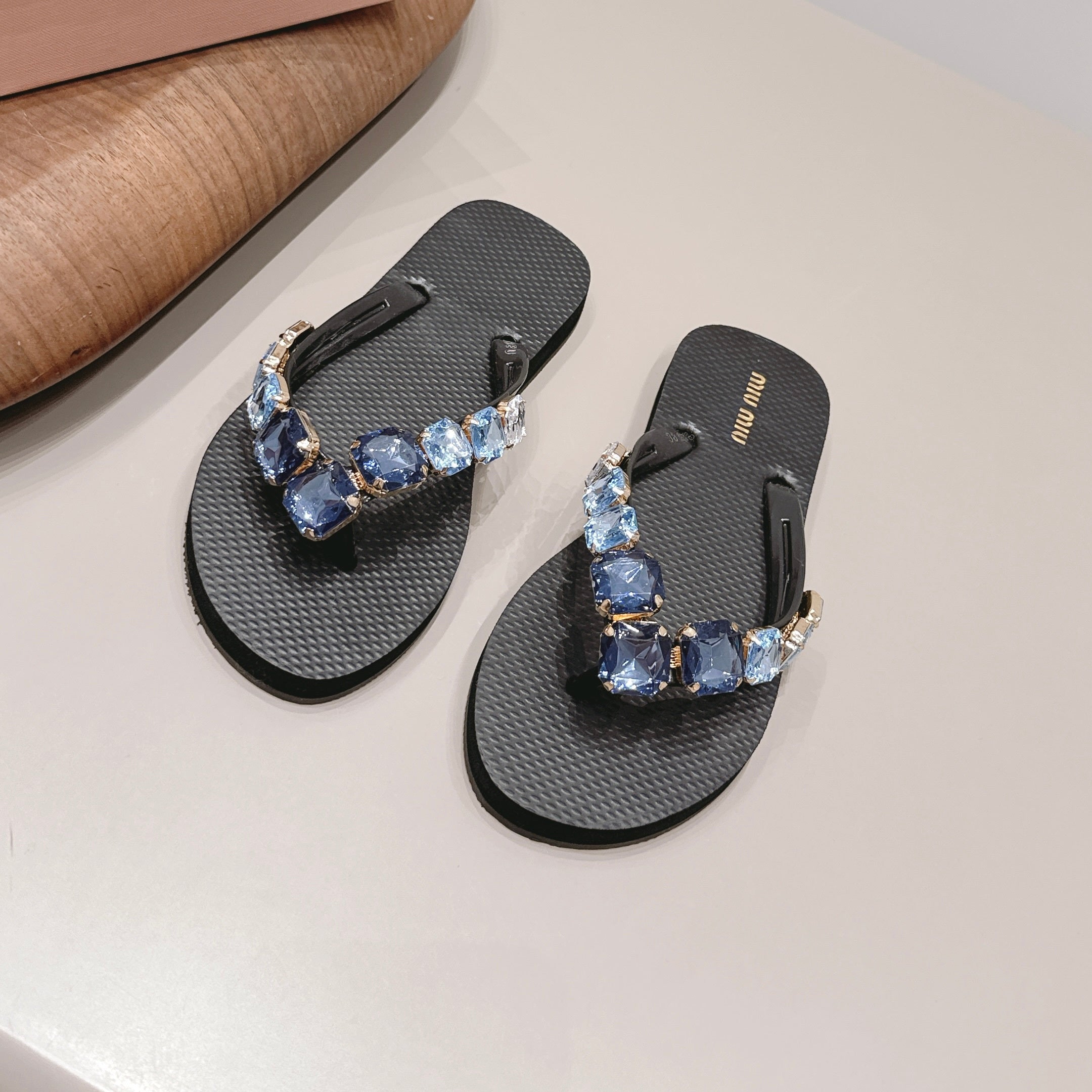 Miu 26s Flip-Flop Sandals Black Foam 905271