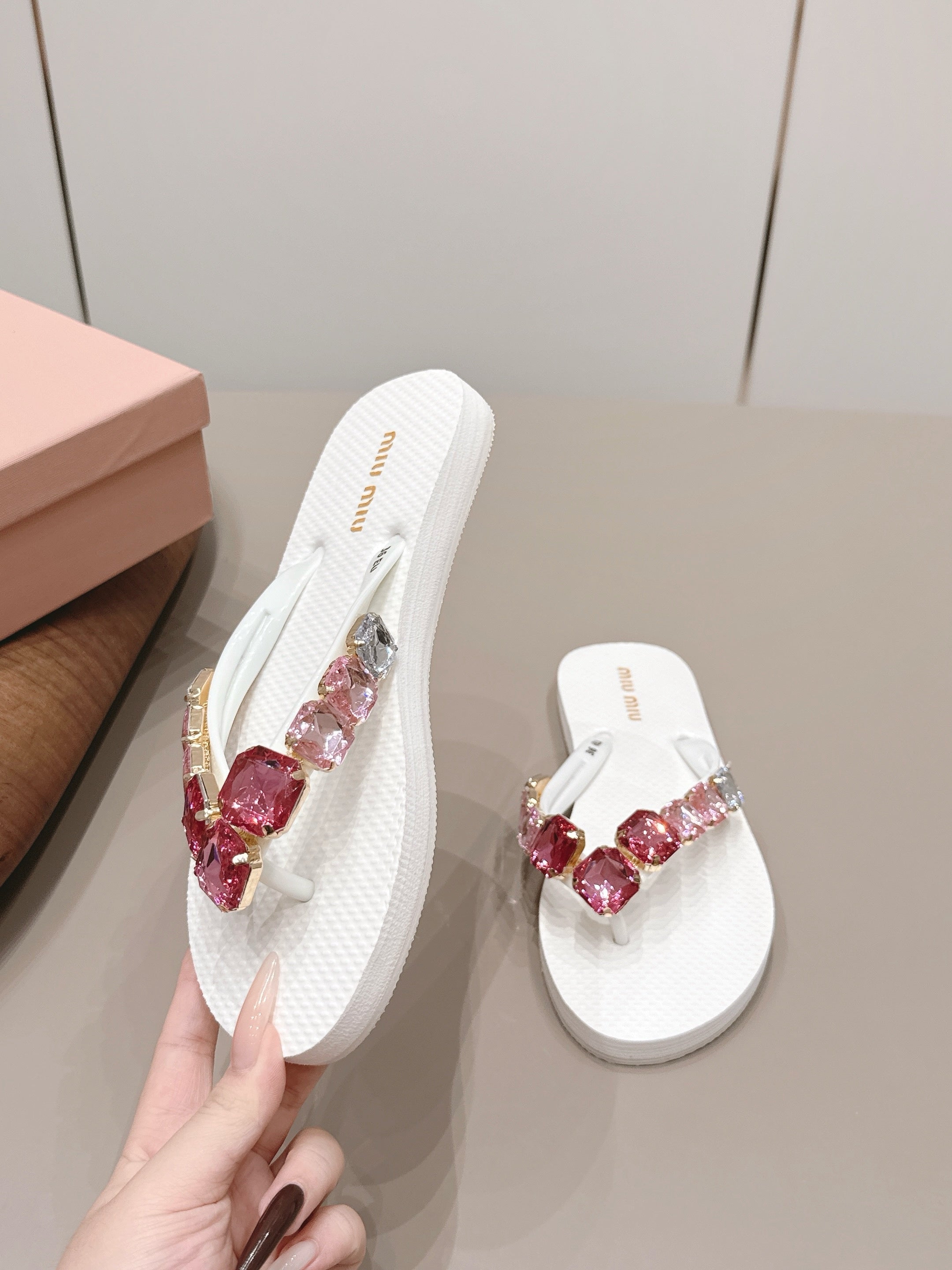 Miu 26s Flip-Flop Sandals White Foam 905273