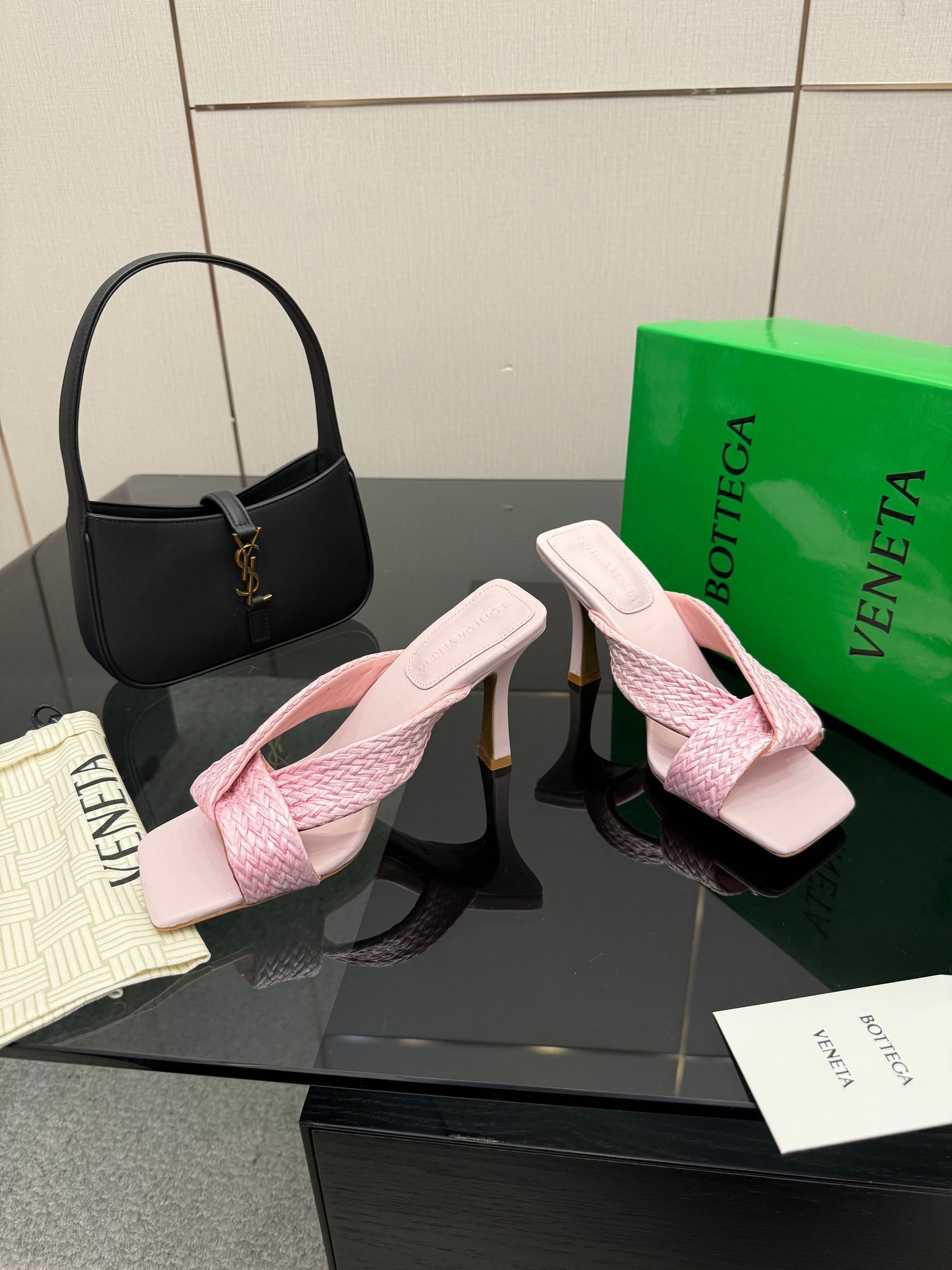 BV 26s Heeled Sandals 9.5cm Light Pink Calfskin Raffia