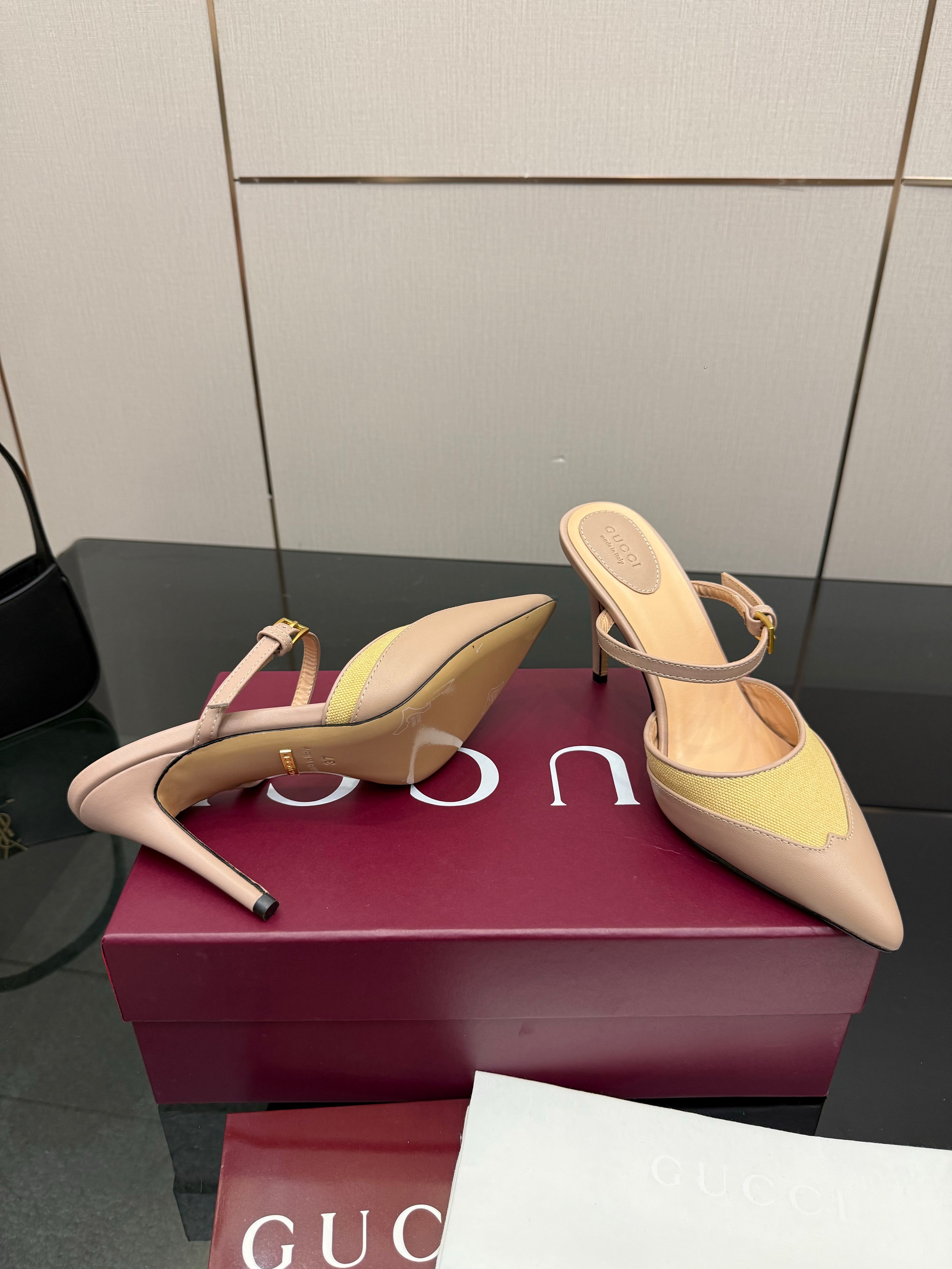 GG Pointed-Toe Mules 9.5cm Beige Cowhide 725301