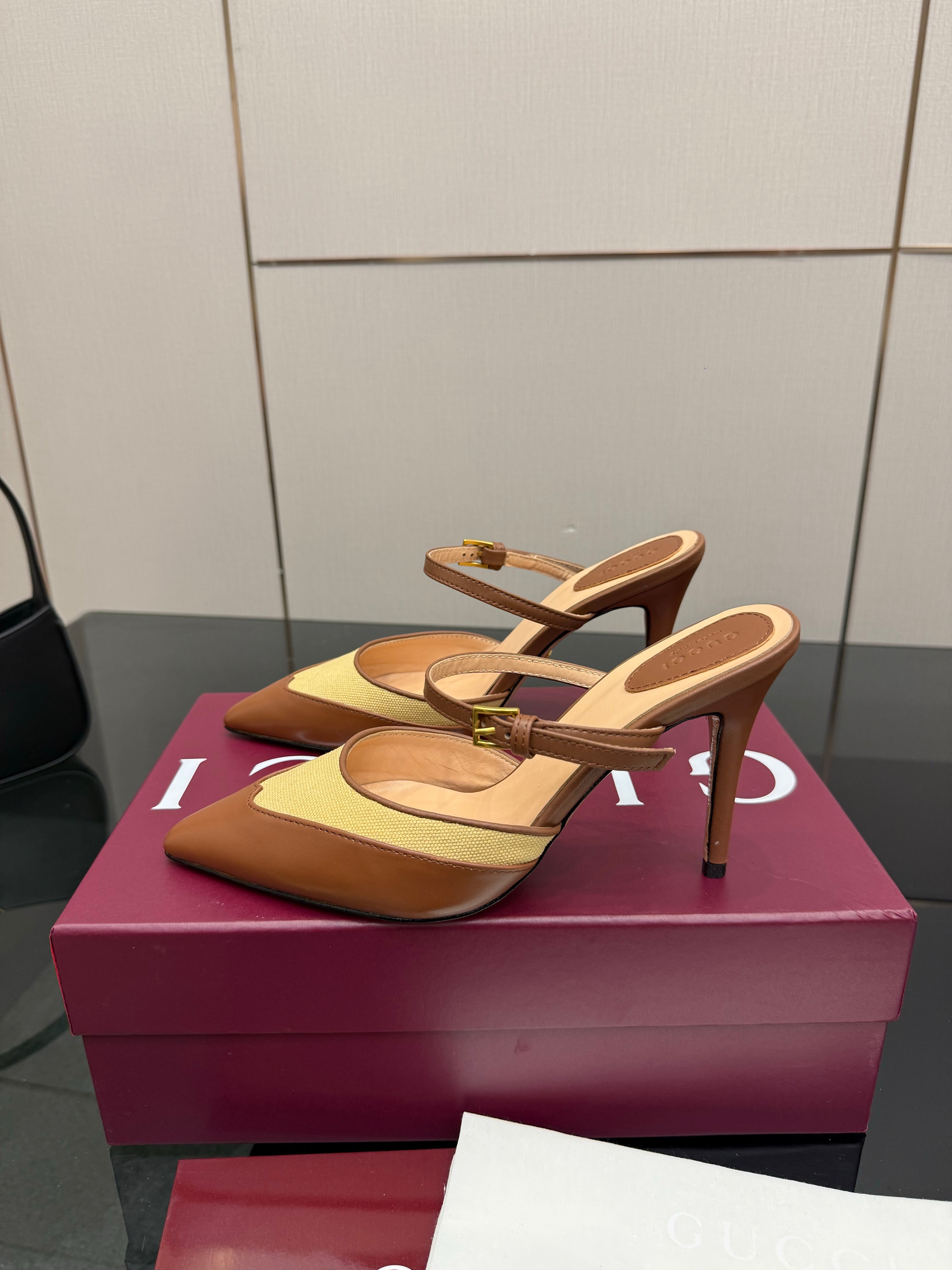 GG Pointed-Toe Mules 9.5cm Brown Cowhide 725303