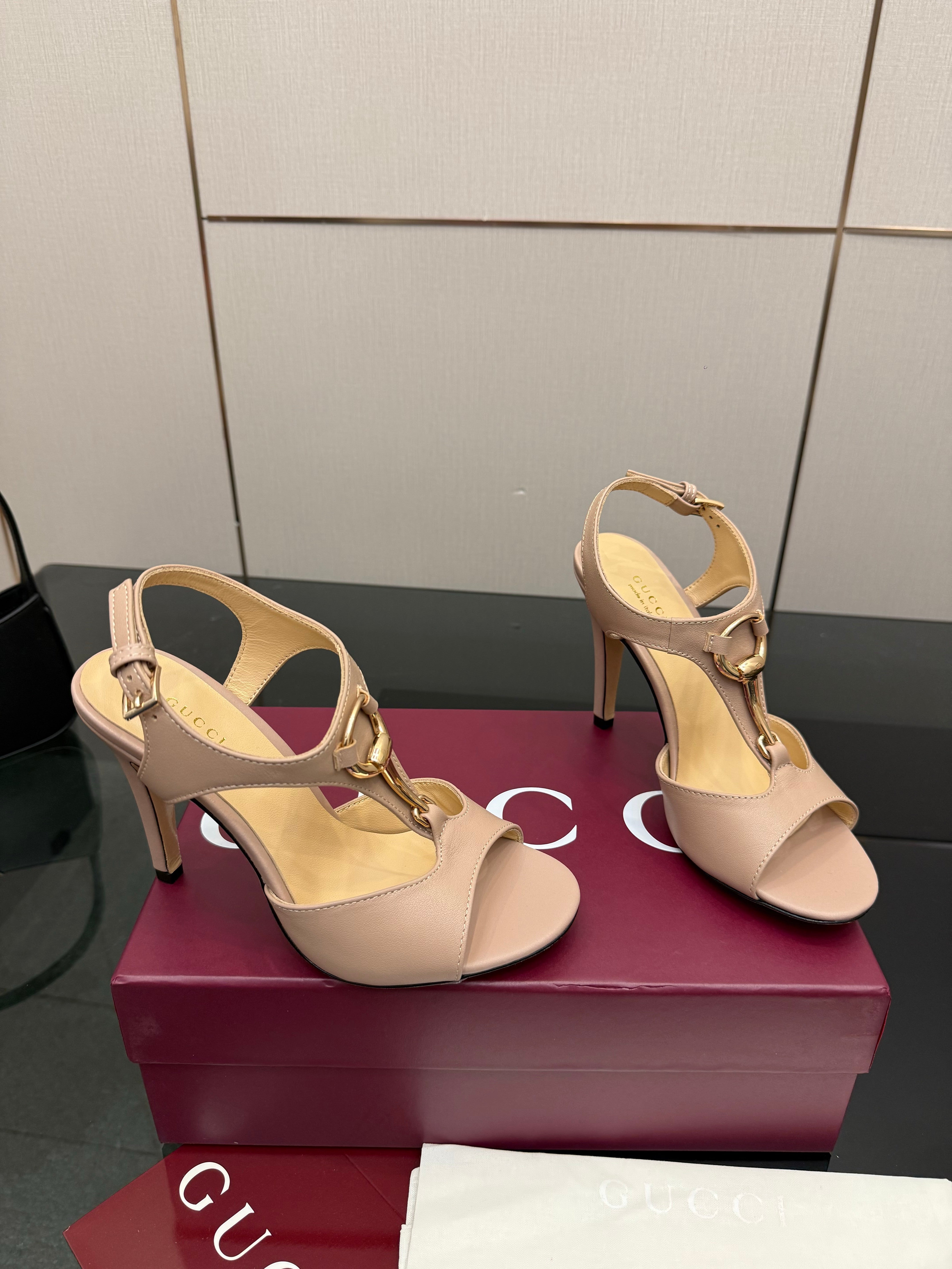 GG G-Buckle High-Heeled Sandals 10.5cm Beige Cowhide 725306