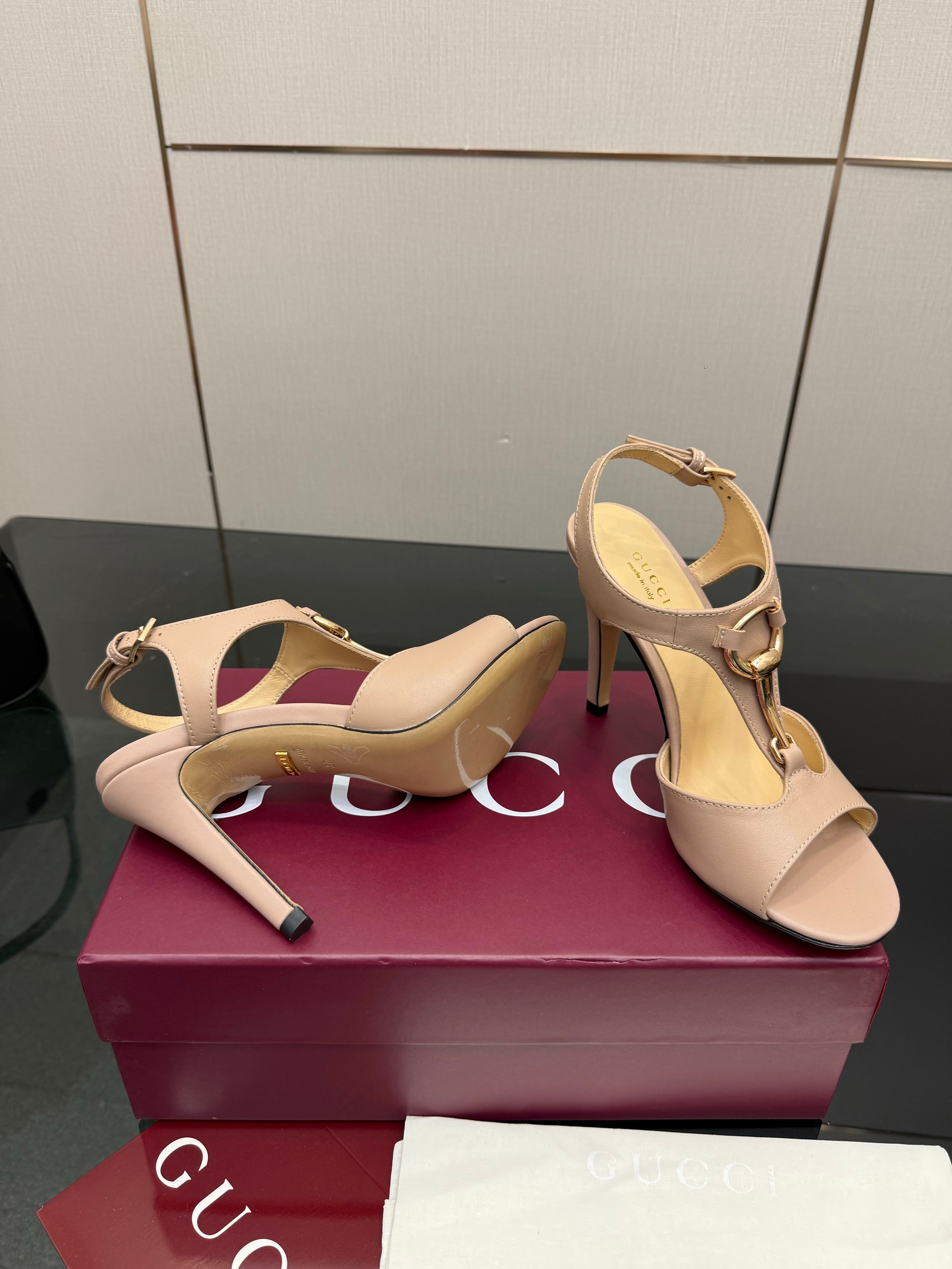 GG G-Buckle High-Heeled Sandals 10.5cm Beige Cowhide 725306