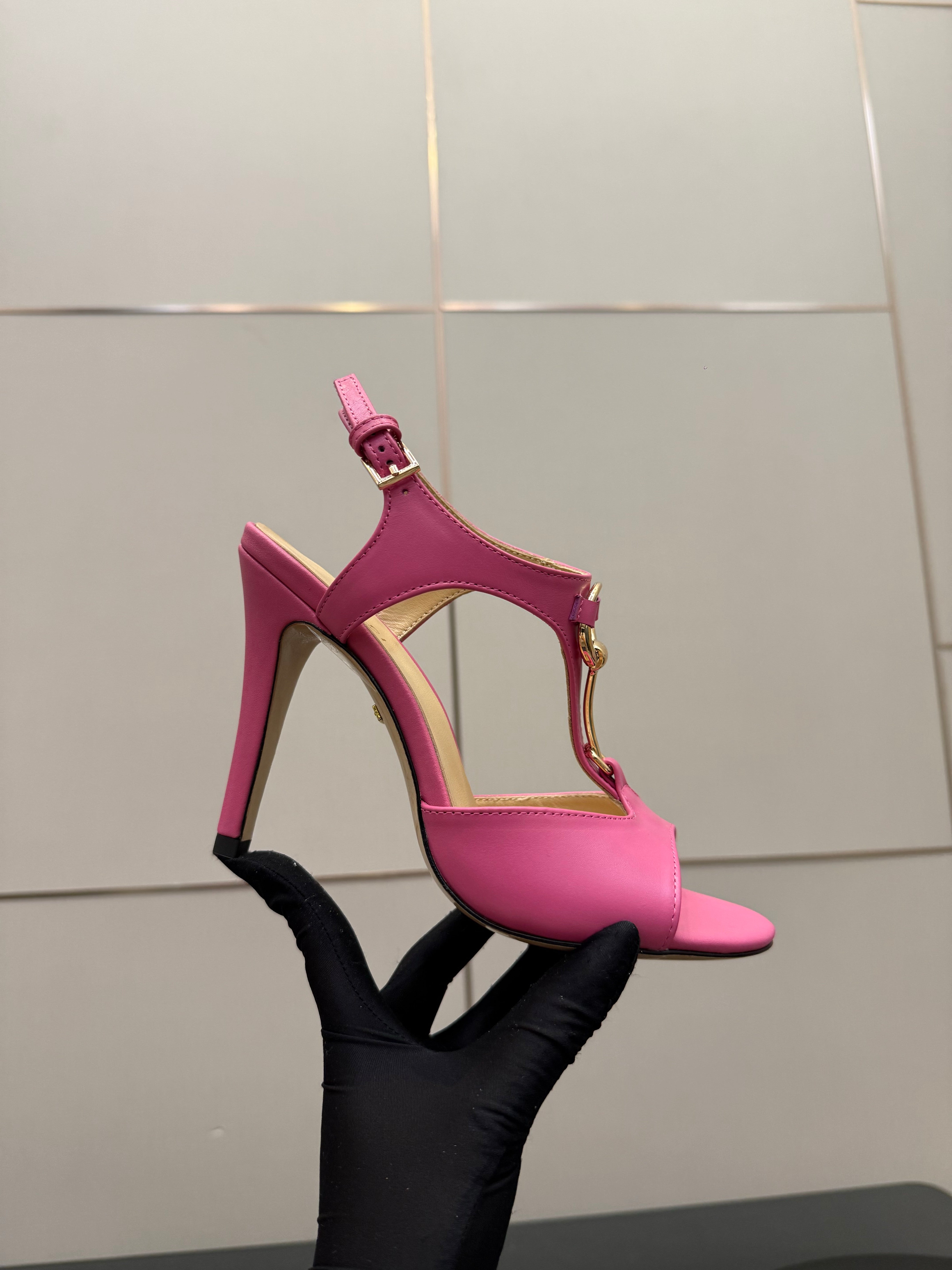GG G-Buckle High-Heeled Sandals 10.5cm Pink Cowhide 725307