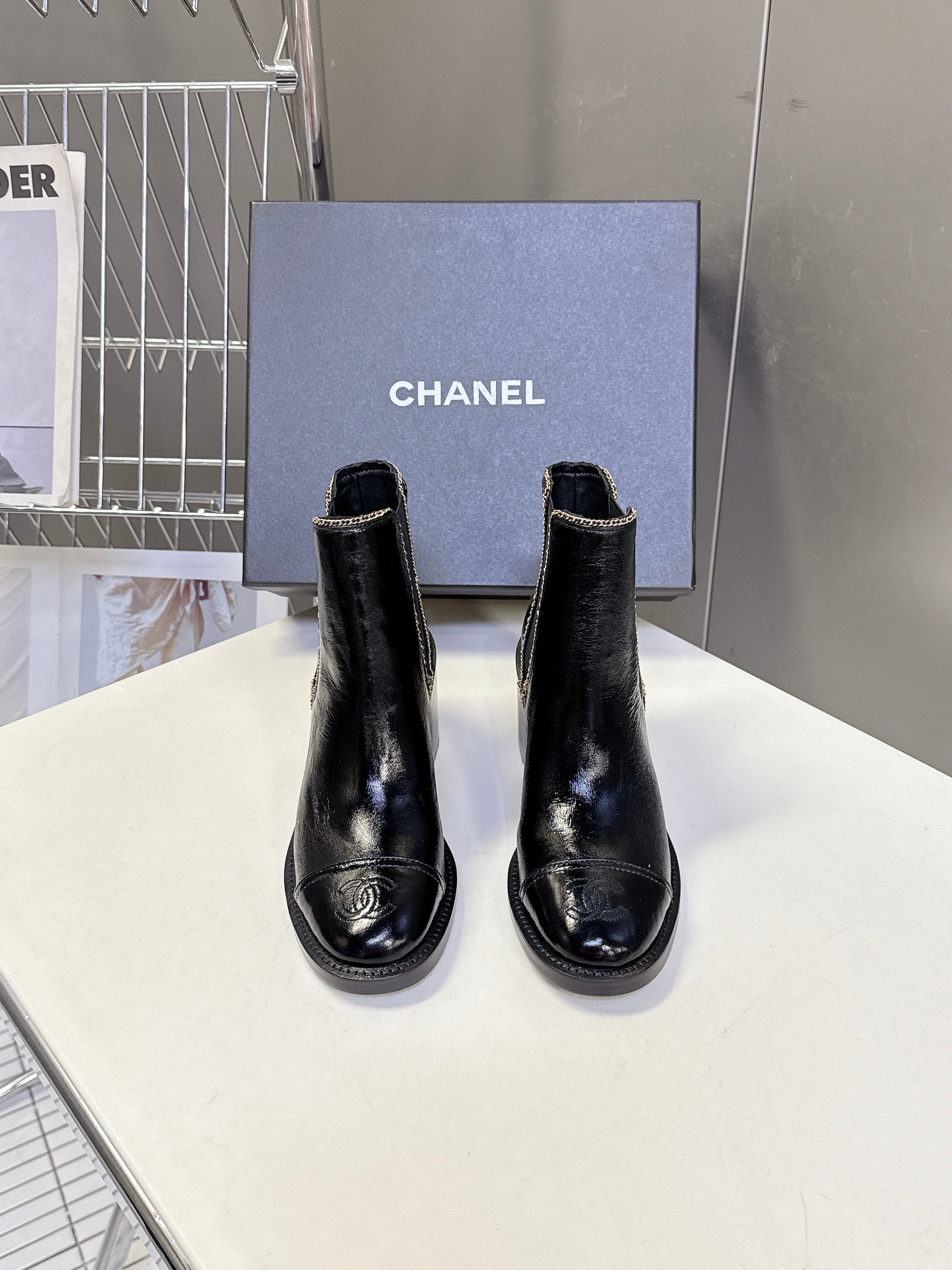 CC 26s Chain-Embellished Ankle Boots Black Glossy Lambskin 948056